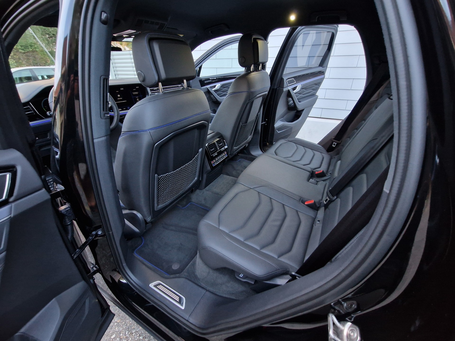 VW Touareg 3.0 TSI eHybrid R Tiptronic mit 5 Jahre 100tkm VW Werksgarantie-image-12
