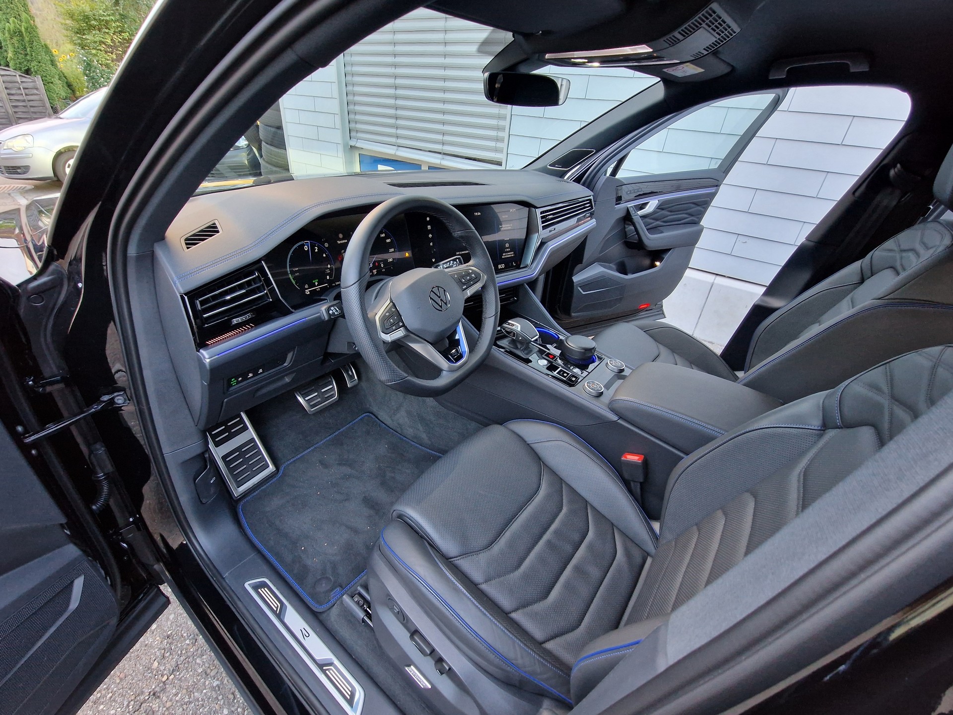 VW Touareg 3.0 TSI eHybrid R Tiptronic mit 5 Jahre 100tkm VW Werksgarantie-image-11