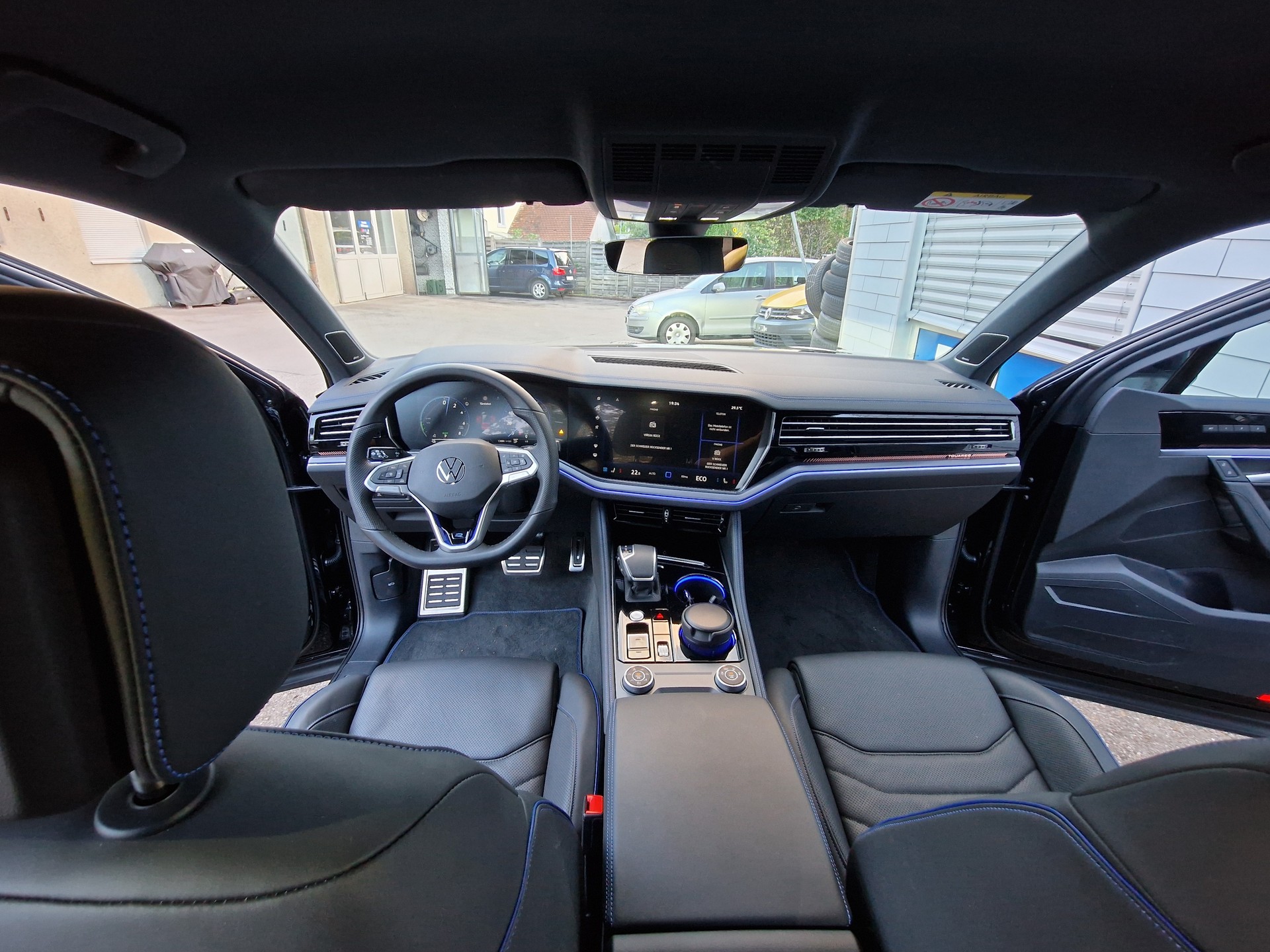 VW Touareg 3.0 TSI eHybrid R Tiptronic mit 5 Jahre 100tkm VW Werksgarantie-image-10