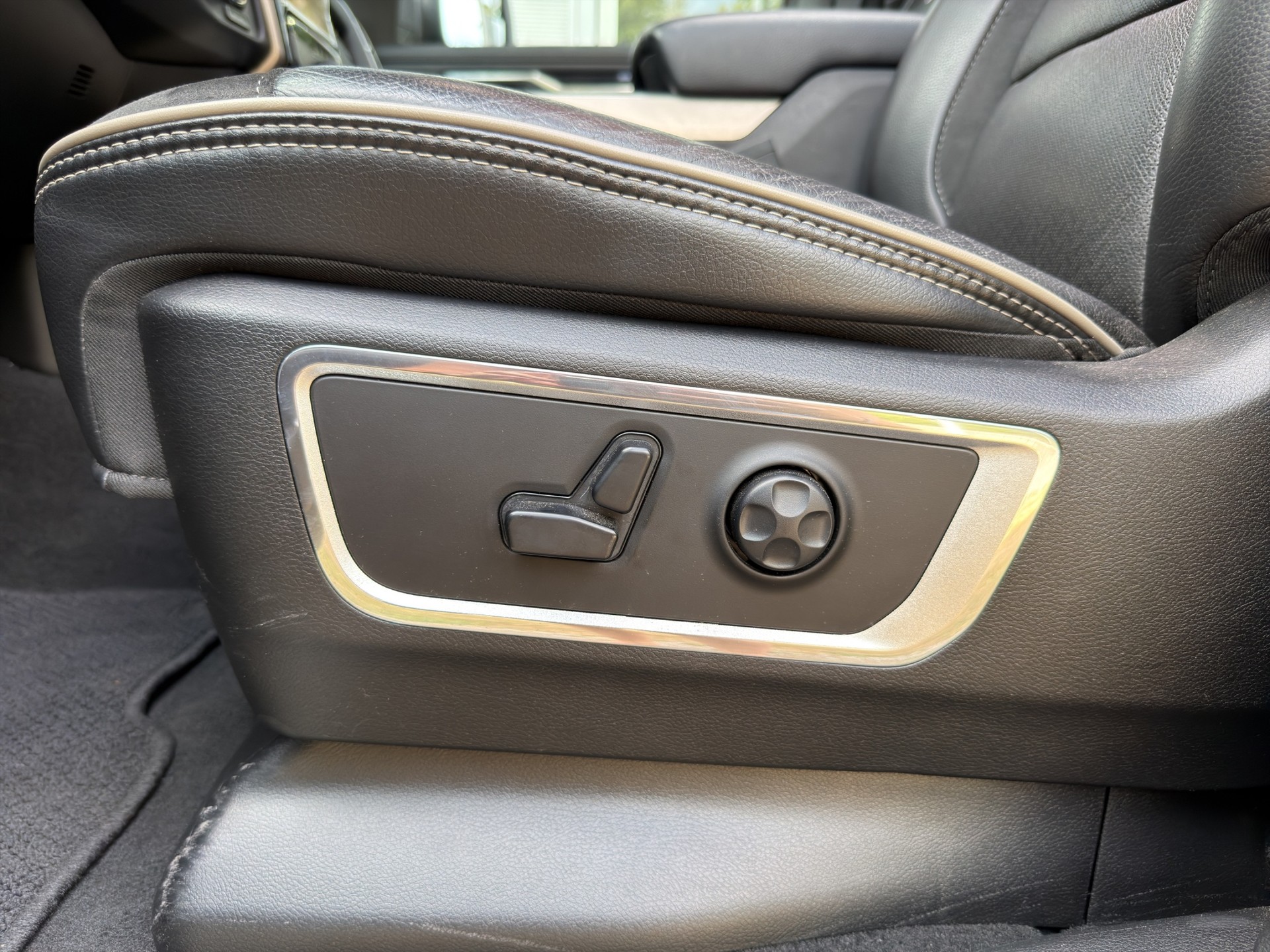 DODGE 1500 5.7 LARAMIE BLACK-image-14