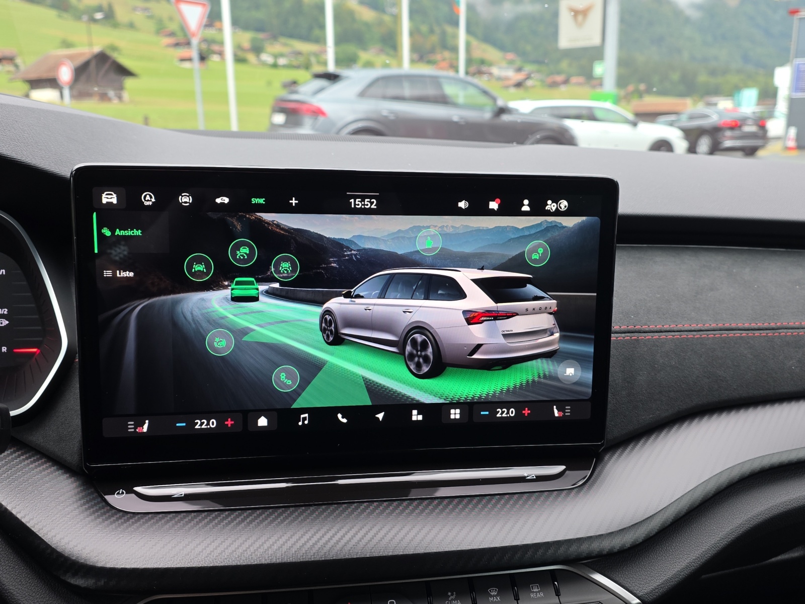 SKODA Octavia Combi 2.0 TSI DSG RS 30 Years Edition-image-12