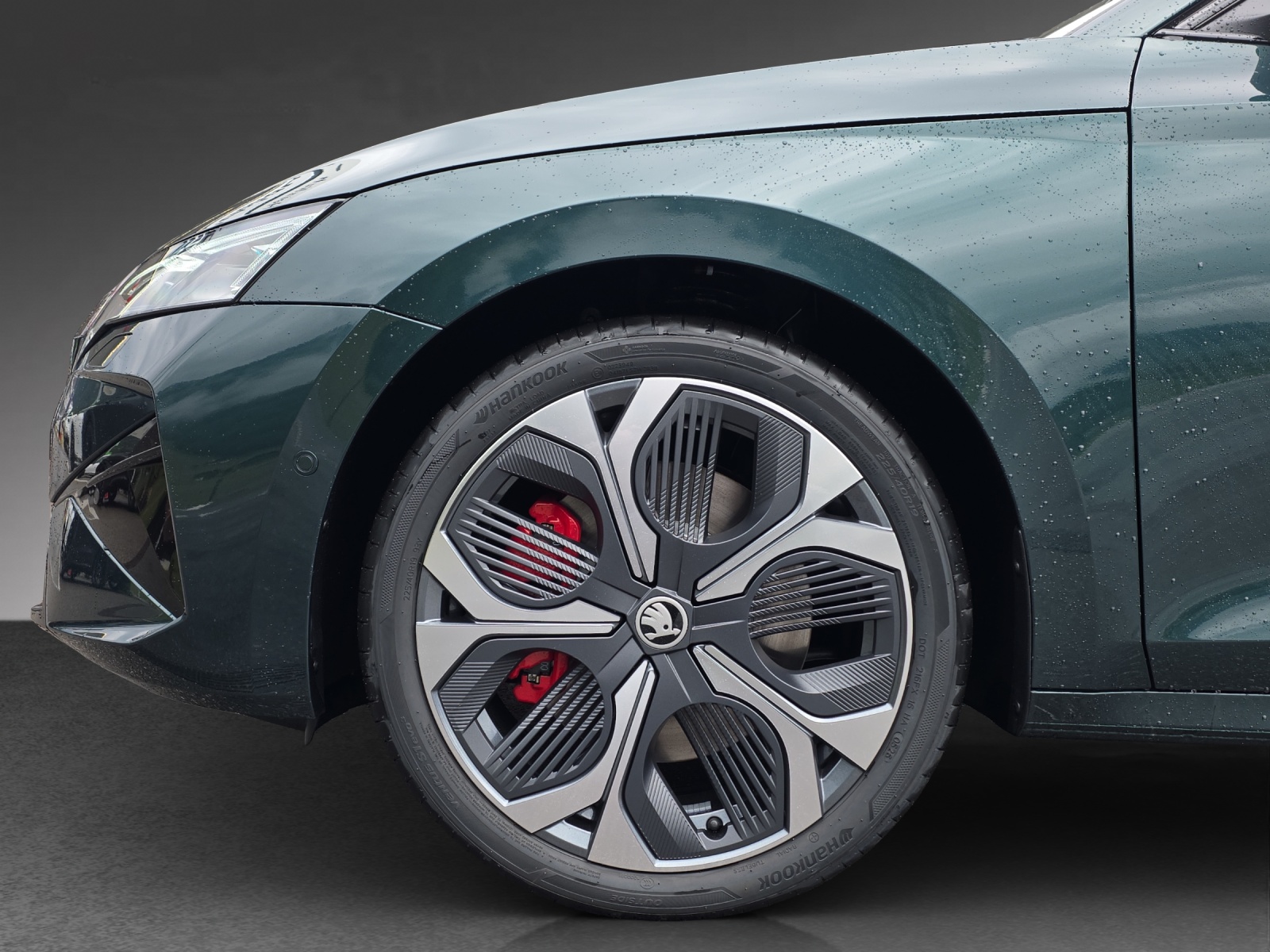 SKODA Octavia Combi 2.0 TSI DSG RS 30 Years Edition-image-11
