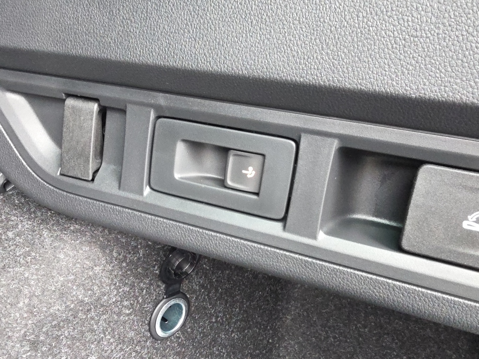 SKODA Octavia Combi 2.0 TSI DSG RS 30 Years Edition-image-10