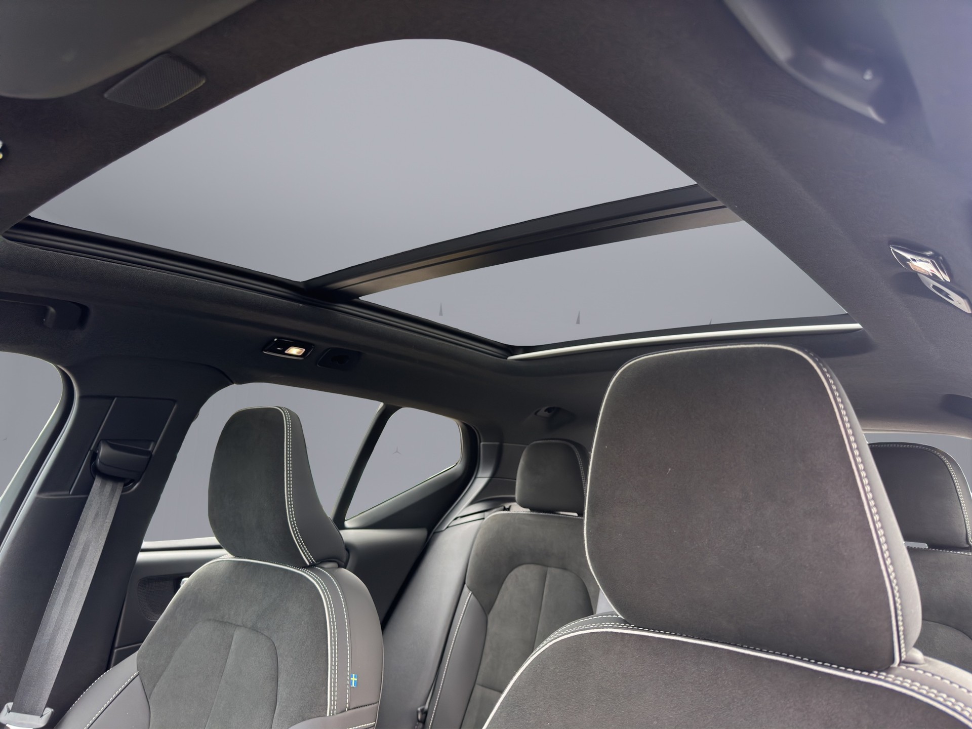 VOLVO XC40 P8 Twin Ultimate AWD-image-9