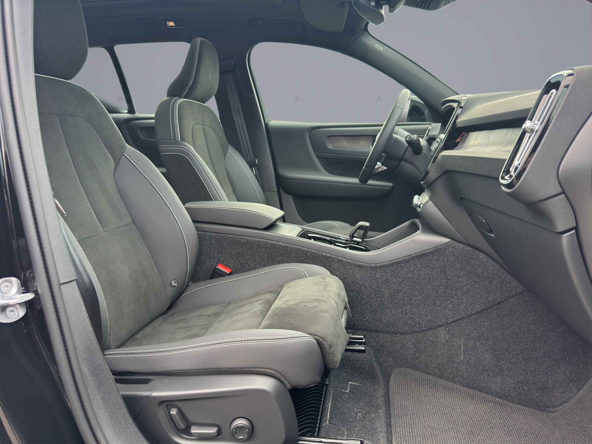 VOLVO XC40 P8 Twin Ultimate AWD-image-11