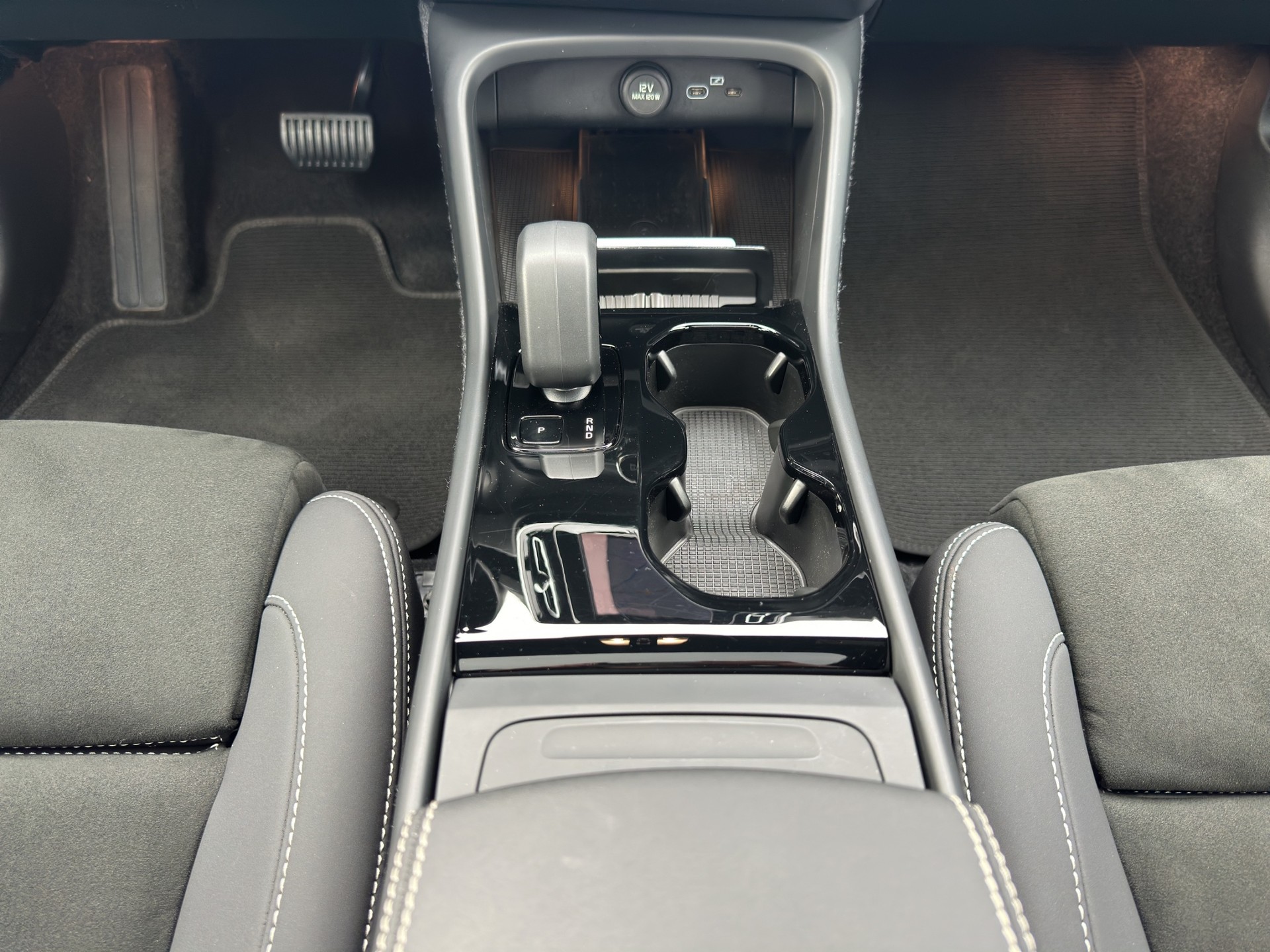 VOLVO XC40 P8 Twin Ultimate AWD-image-18