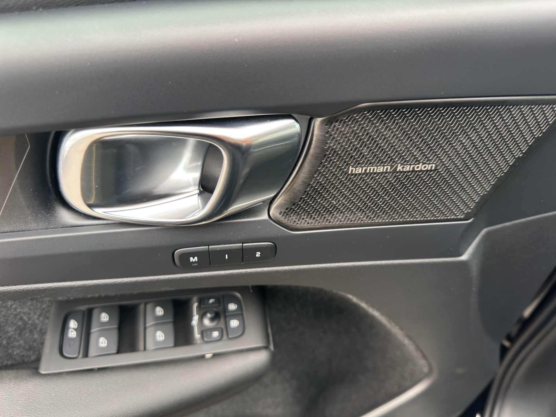 VOLVO XC40 P8 Twin Ultimate AWD-image-17