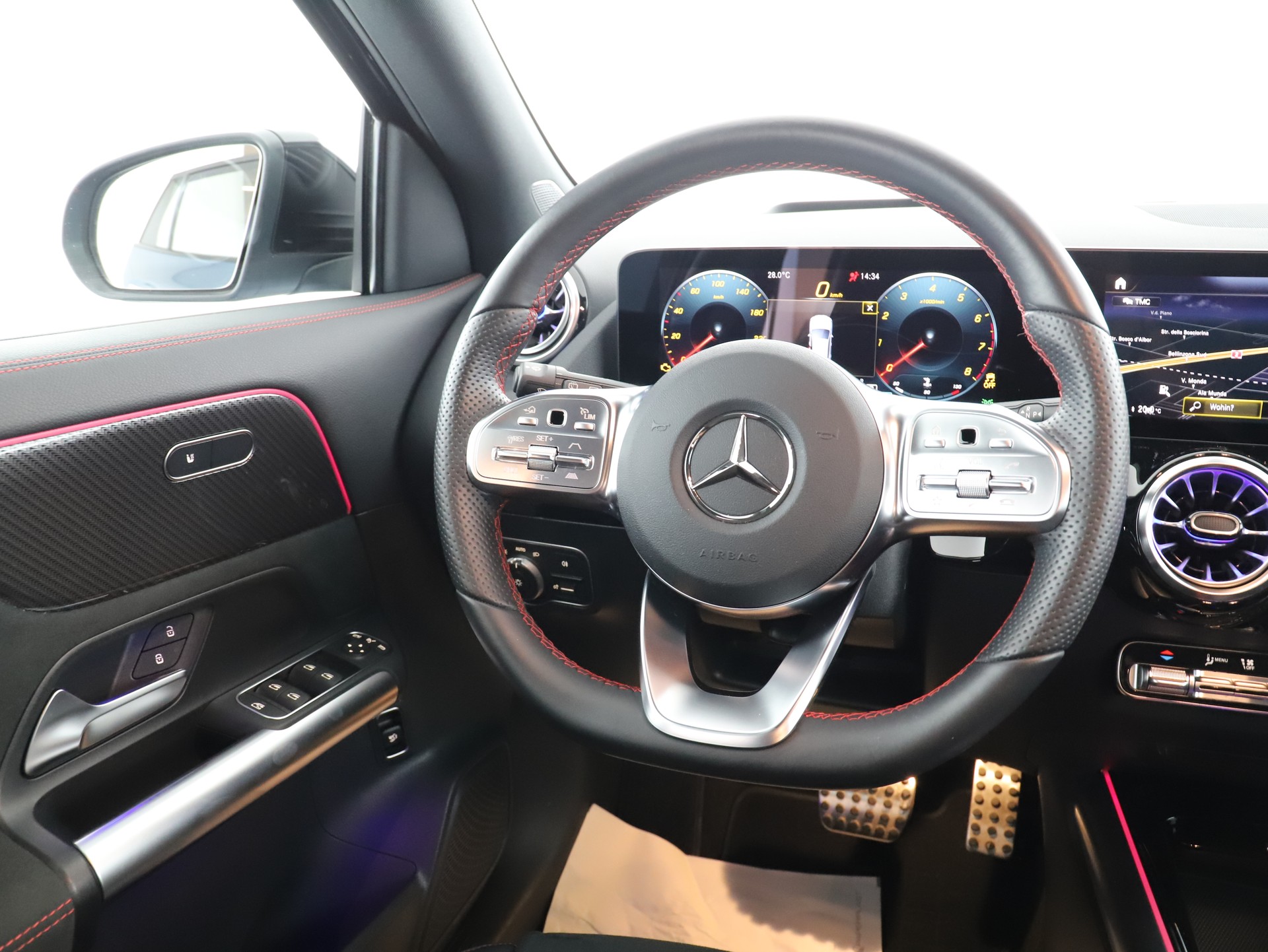 MERCEDES-BENZ GLA 200 4M AMG Line 8G-D-image-11