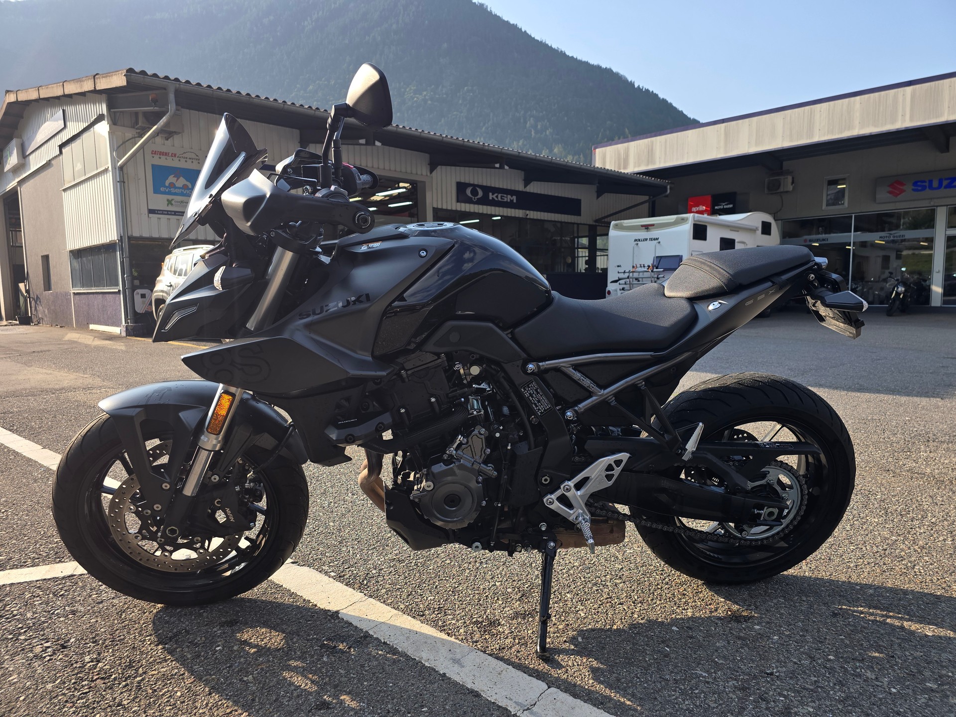 SUZUKI GSX 8 S-image-7
