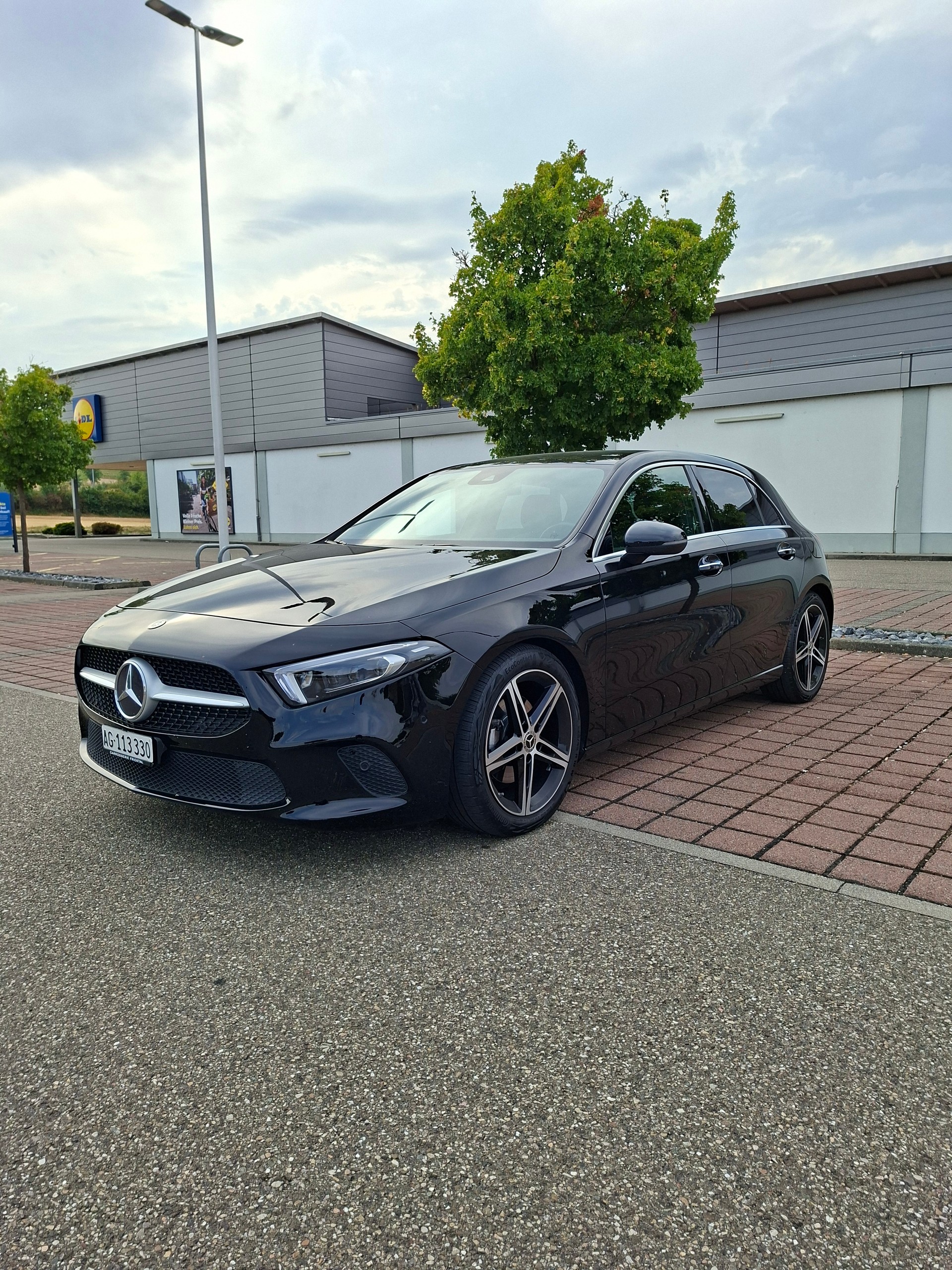 MERCEDES-BENZ A 200 d-image-1