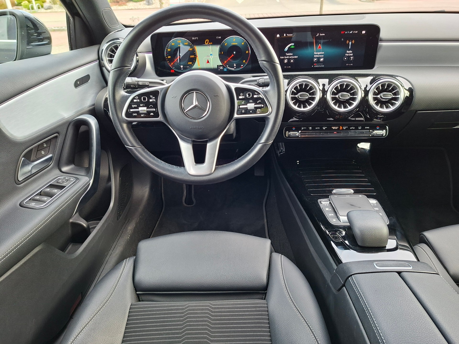 MERCEDES-BENZ A 200 d-image-5