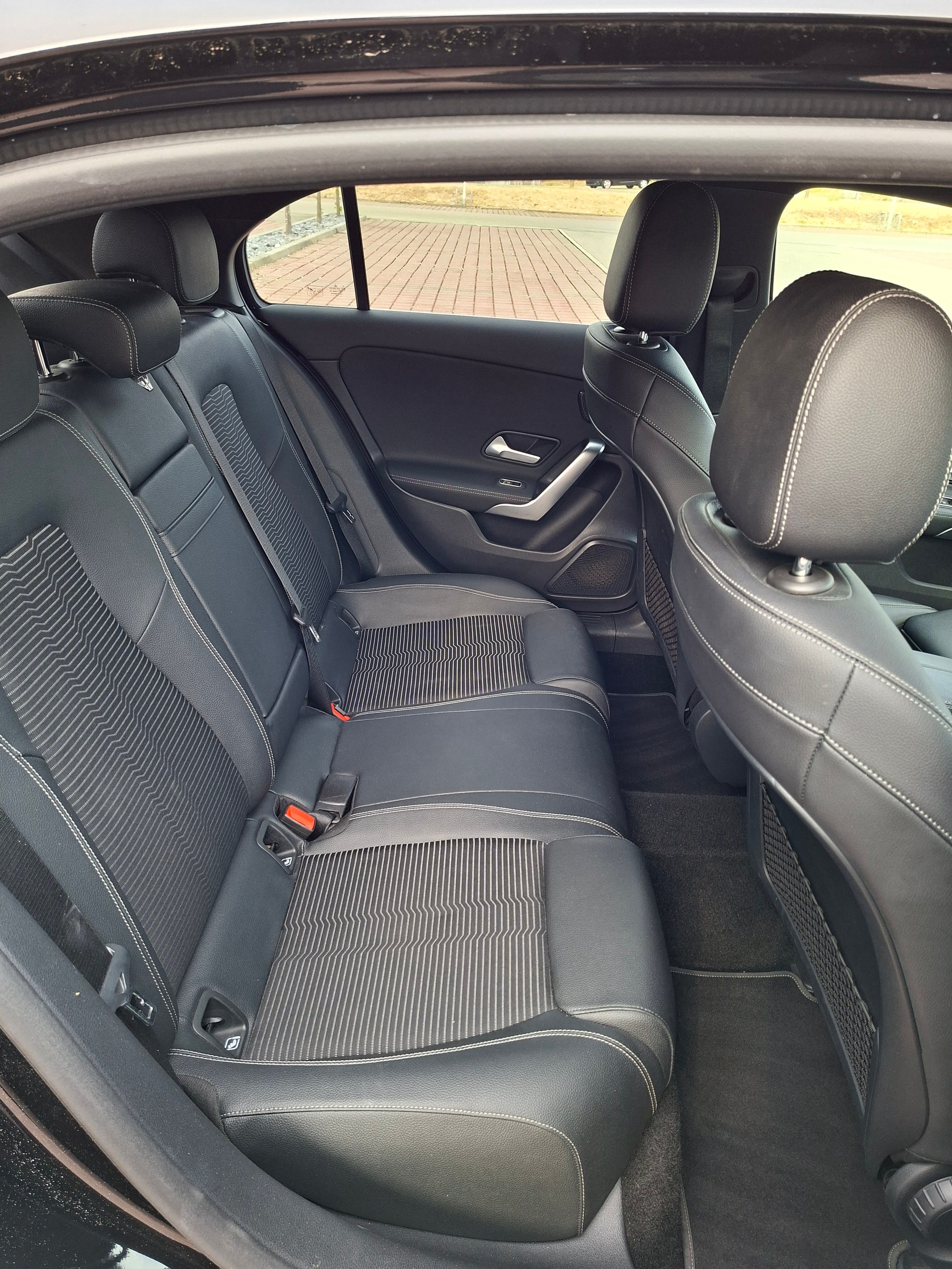MERCEDES-BENZ A 200 d-image-7