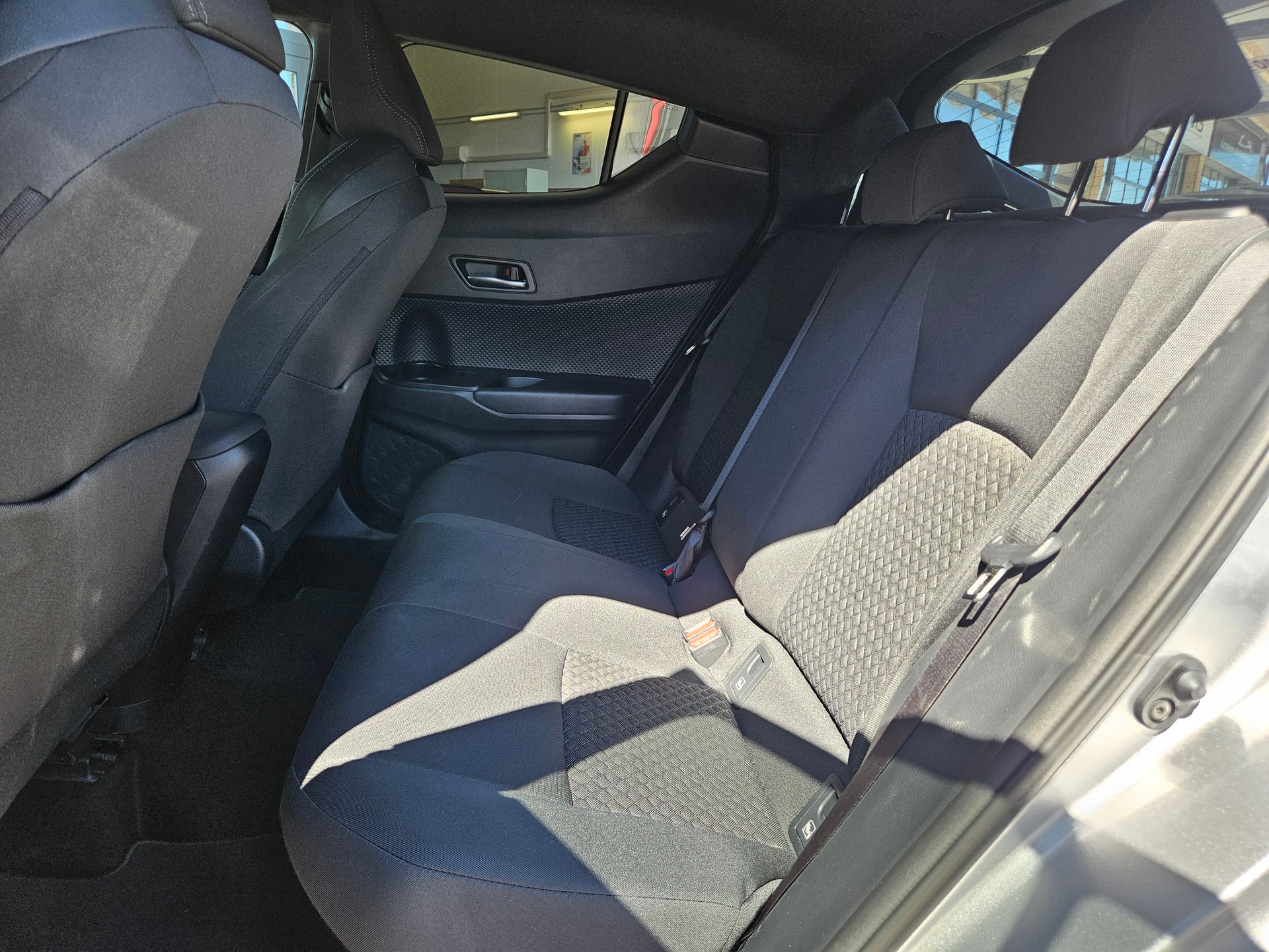 TOYOTA C-HR 2.0 HSD CVT Trend-image-13