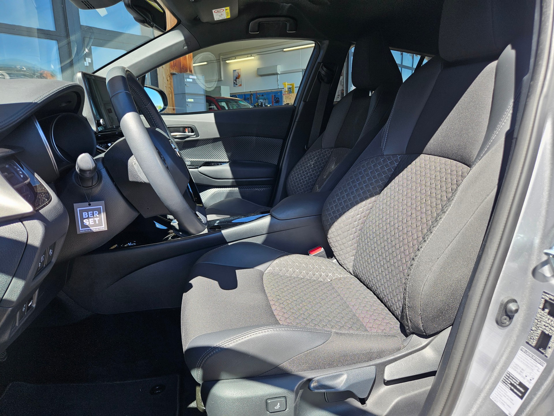 TOYOTA C-HR 2.0 HSD CVT Trend-image-8