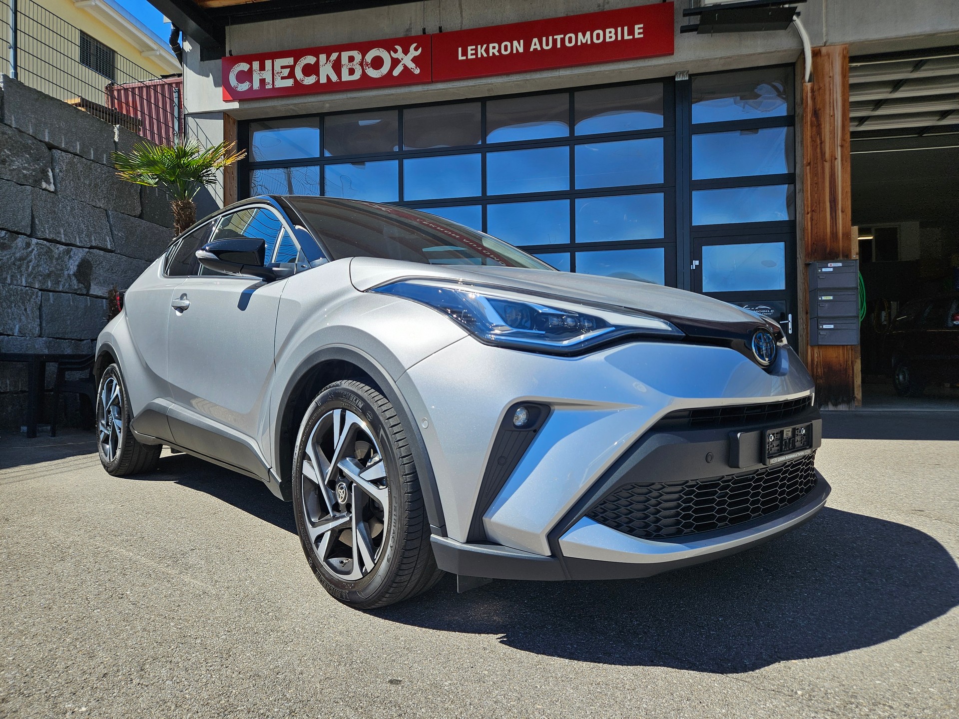 TOYOTA C-HR 2.0 HSD CVT Trend-image-0