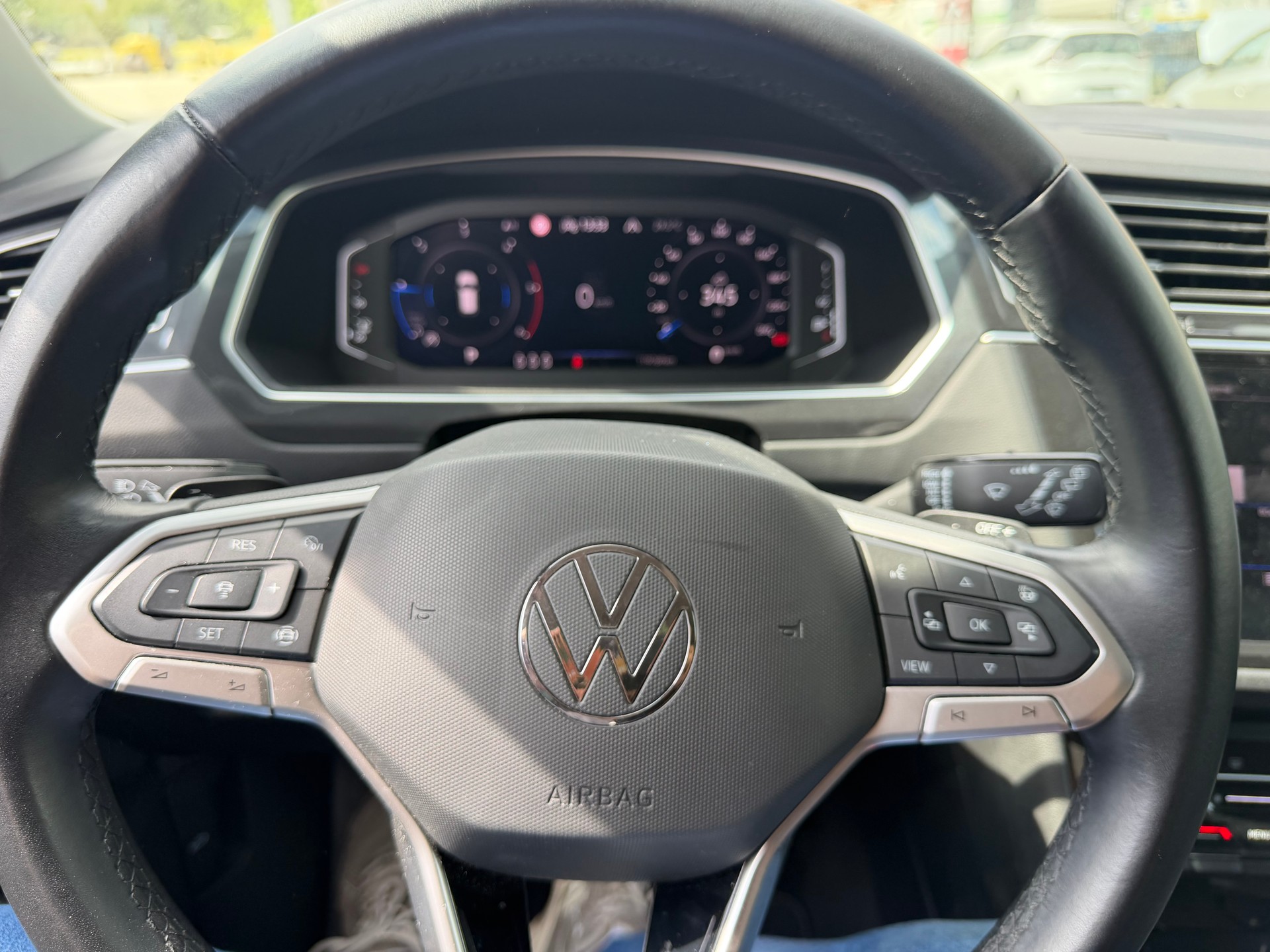 VW Tiguan 2.0 TDI SCR Life 4Motion DSG-image-6