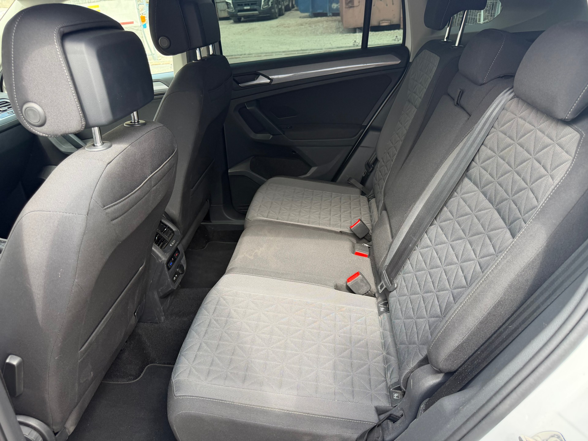 VW Tiguan 2.0 TDI SCR Life 4Motion DSG-image-8
