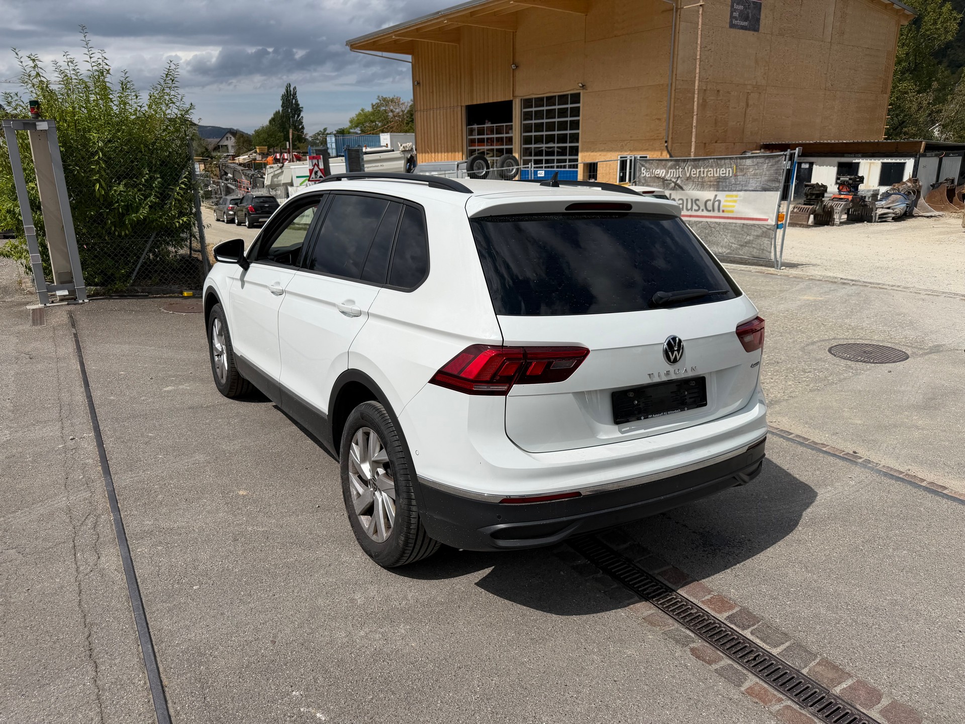 VW Tiguan 2.0 TDI SCR Life 4Motion DSG-image-1
