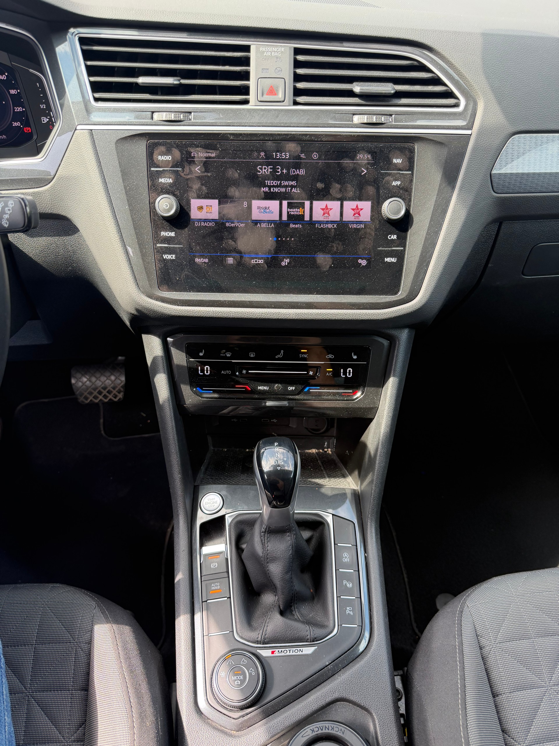 VW Tiguan 2.0 TDI SCR Life 4Motion DSG-image-5