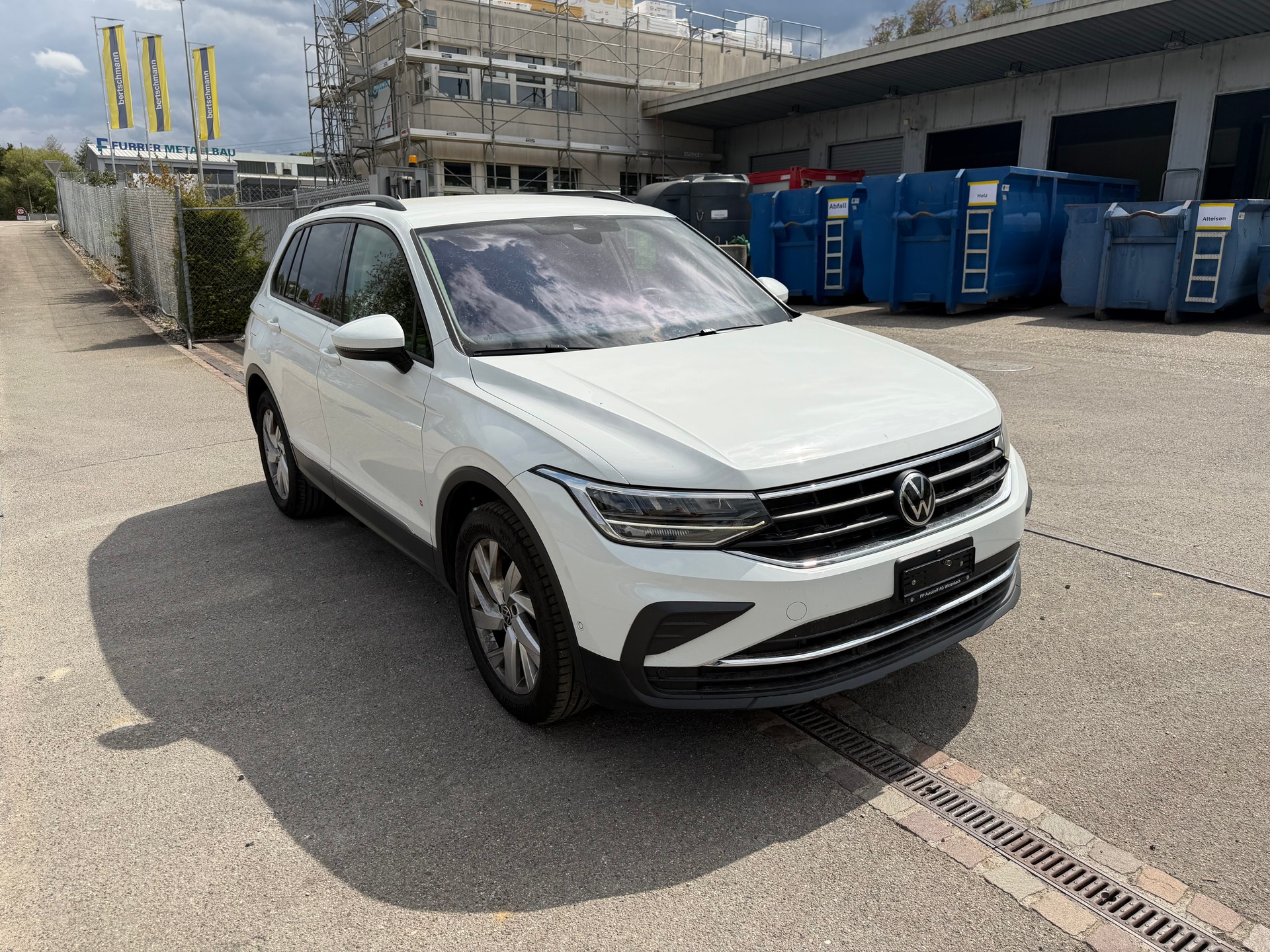 VW Tiguan 2.0 TDI SCR Life 4Motion DSG-image-3