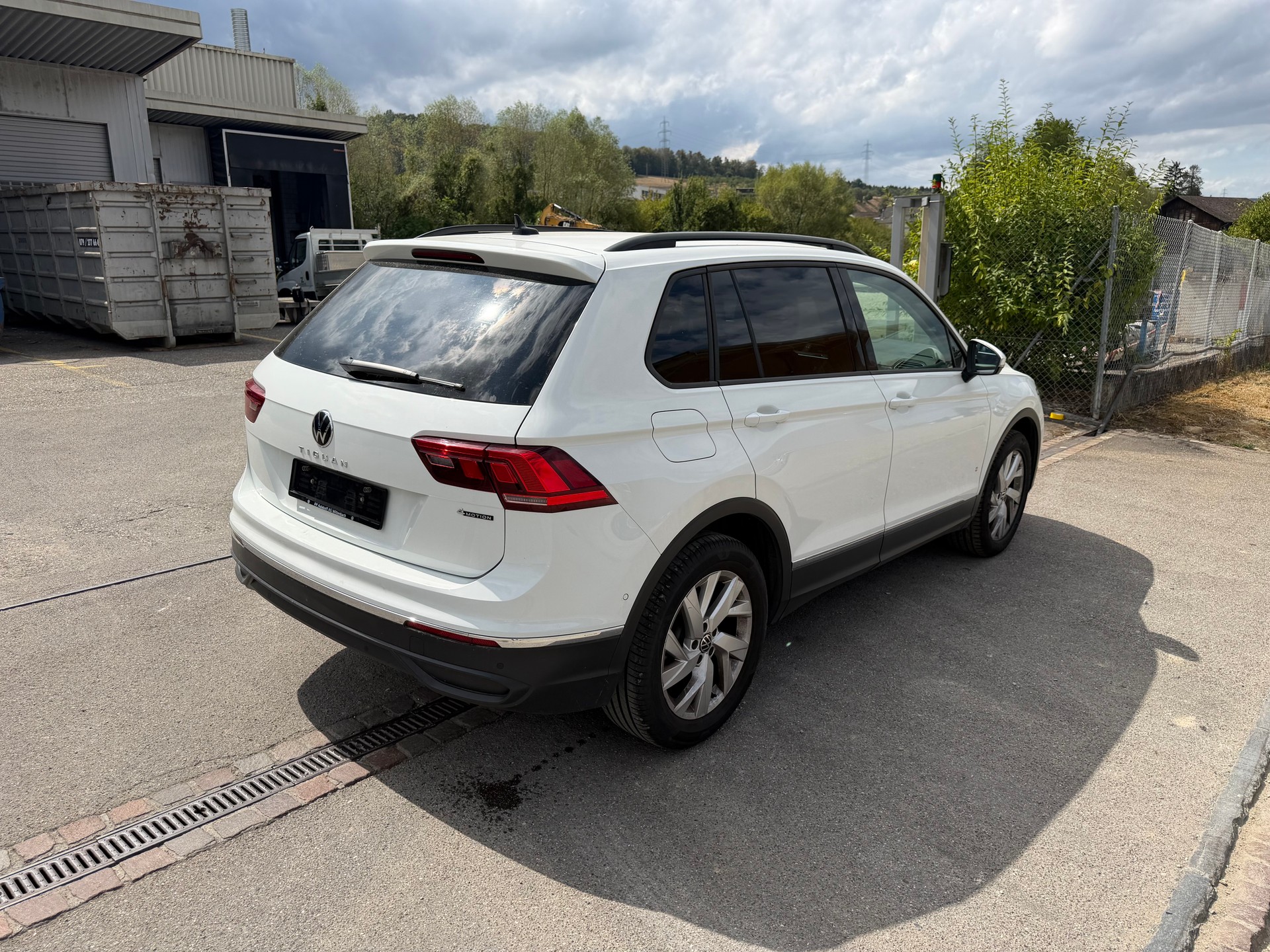 VW Tiguan 2.0 TDI SCR Life 4Motion DSG-image-2