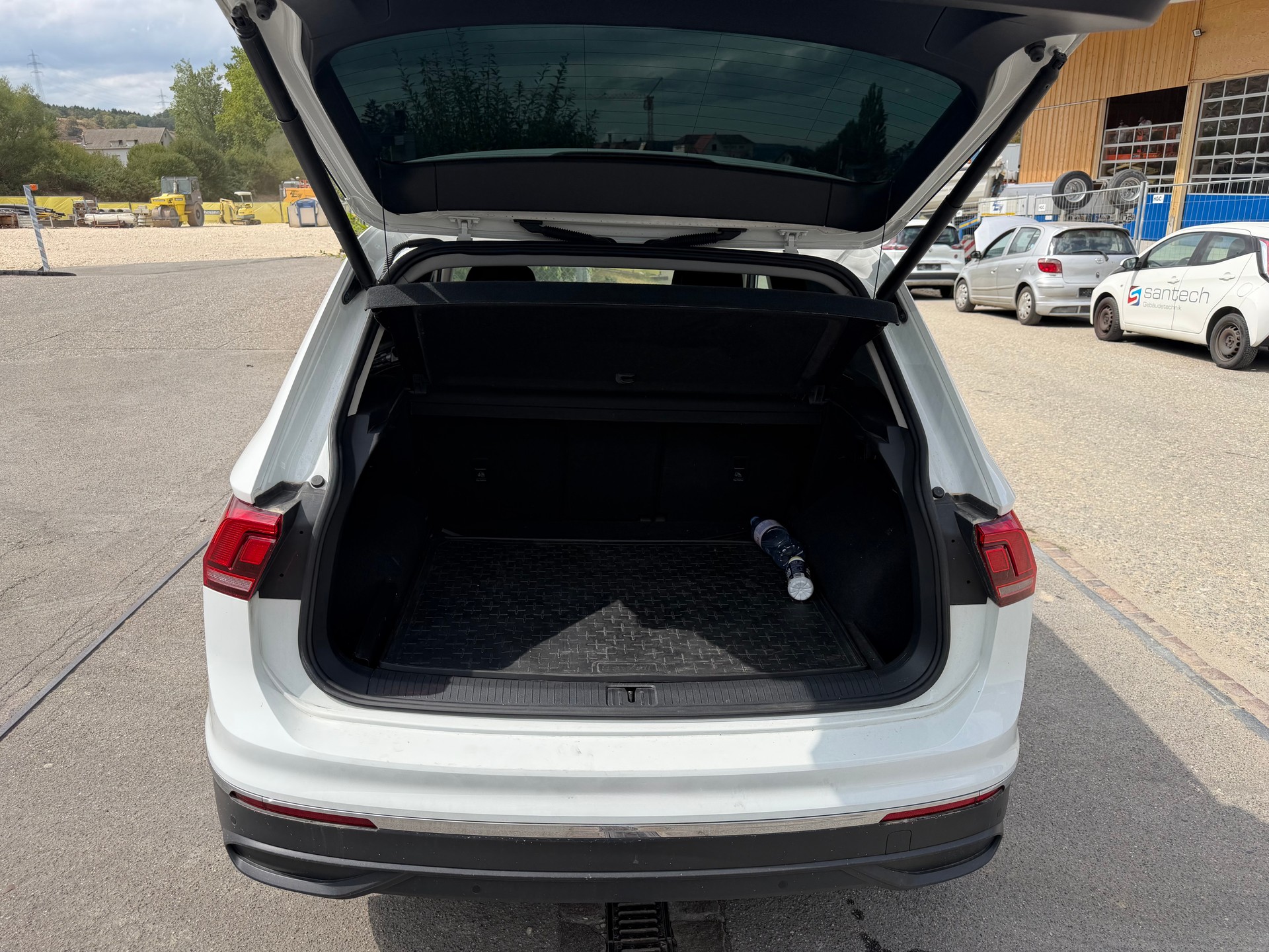 VW Tiguan 2.0 TDI SCR Life 4Motion DSG-image-9