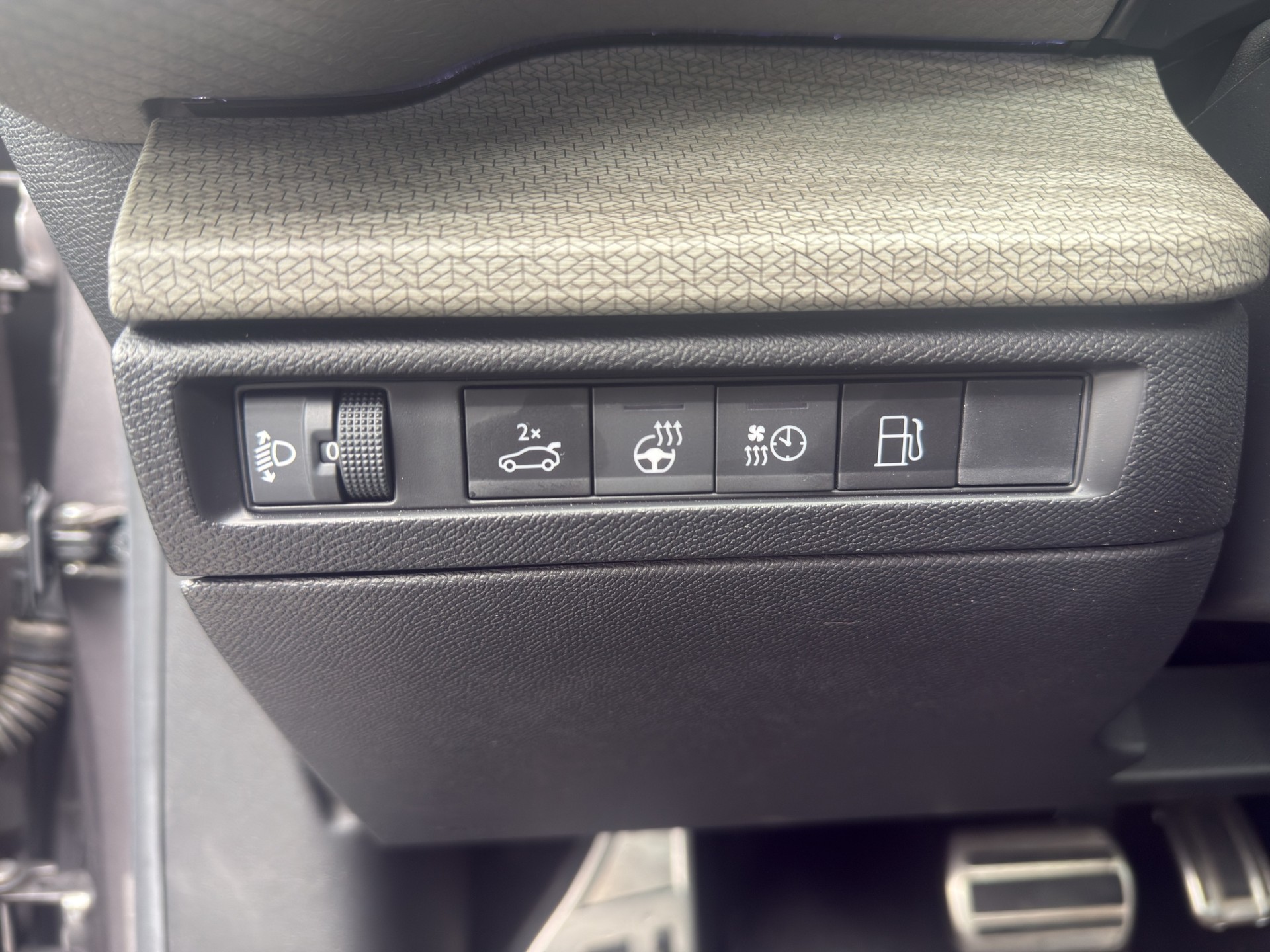 CITROEN C5 X 1.6 Plug-in Hybrid Shine Pack-image-21