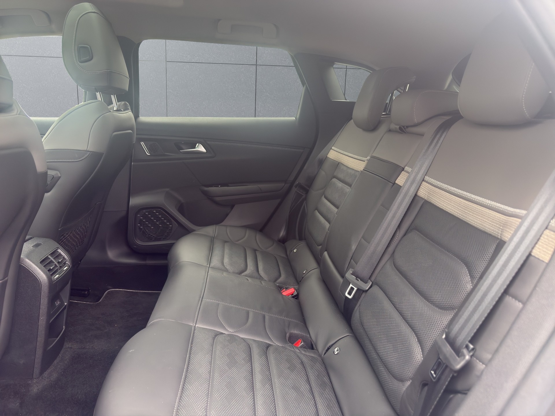 CITROEN C5 X 1.6 Plug-in Hybrid Shine Pack-image-11