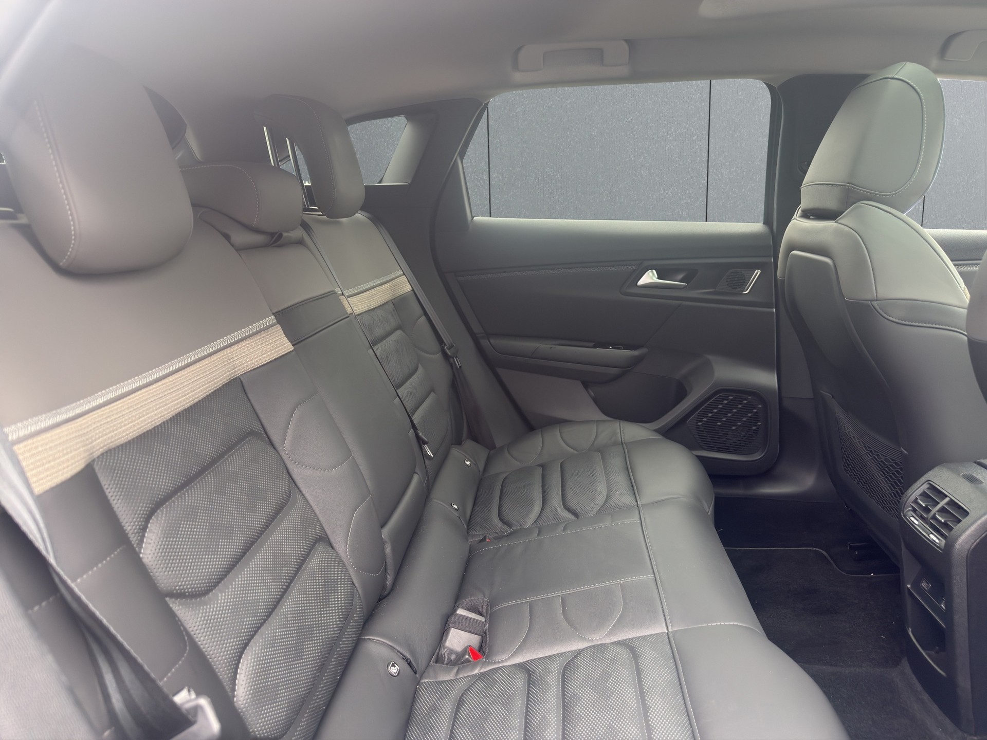 CITROEN C5 X 1.6 Plug-in Hybrid Shine Pack-image-16