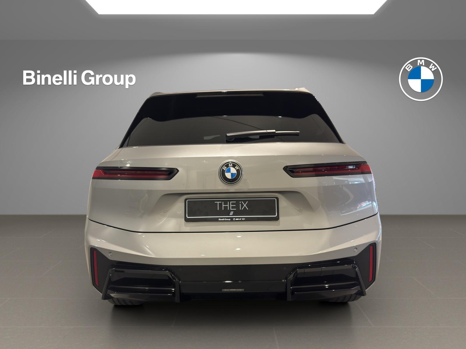 BMW iX xDrive60-image-13