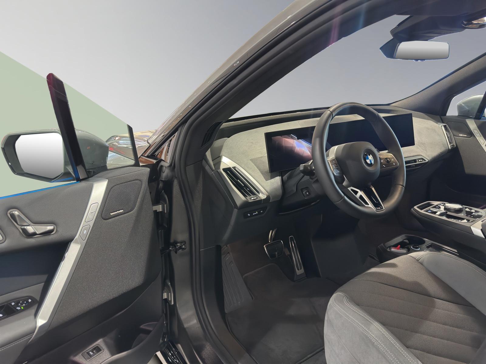 BMW iX xDrive60-image-4