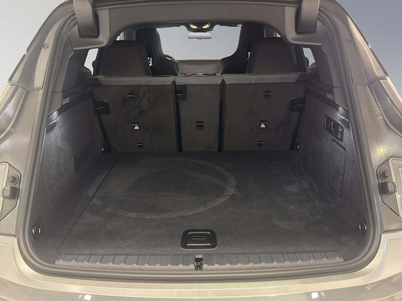 BMW iX xDrive60-image-14