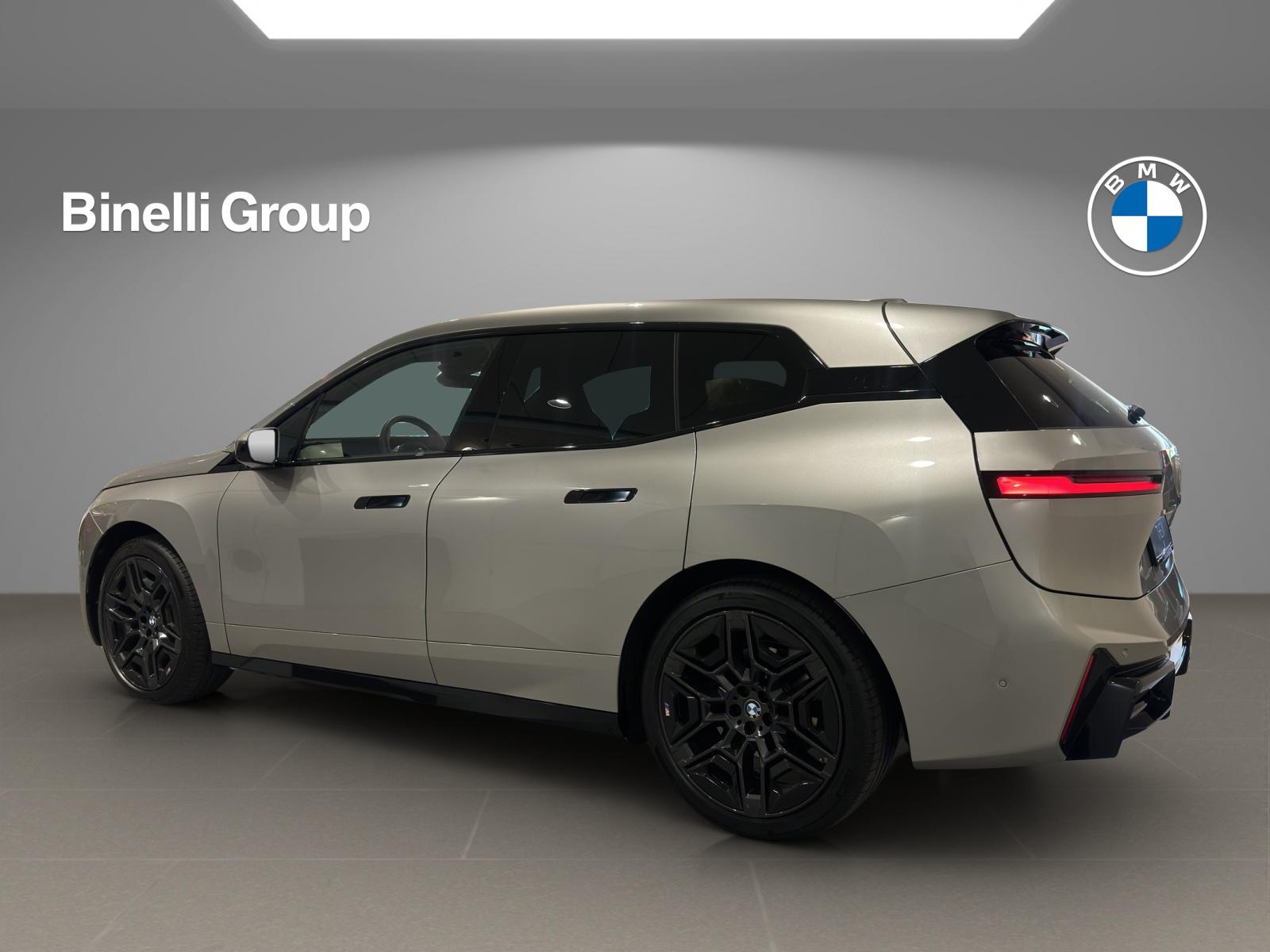 BMW iX xDrive60-image-12