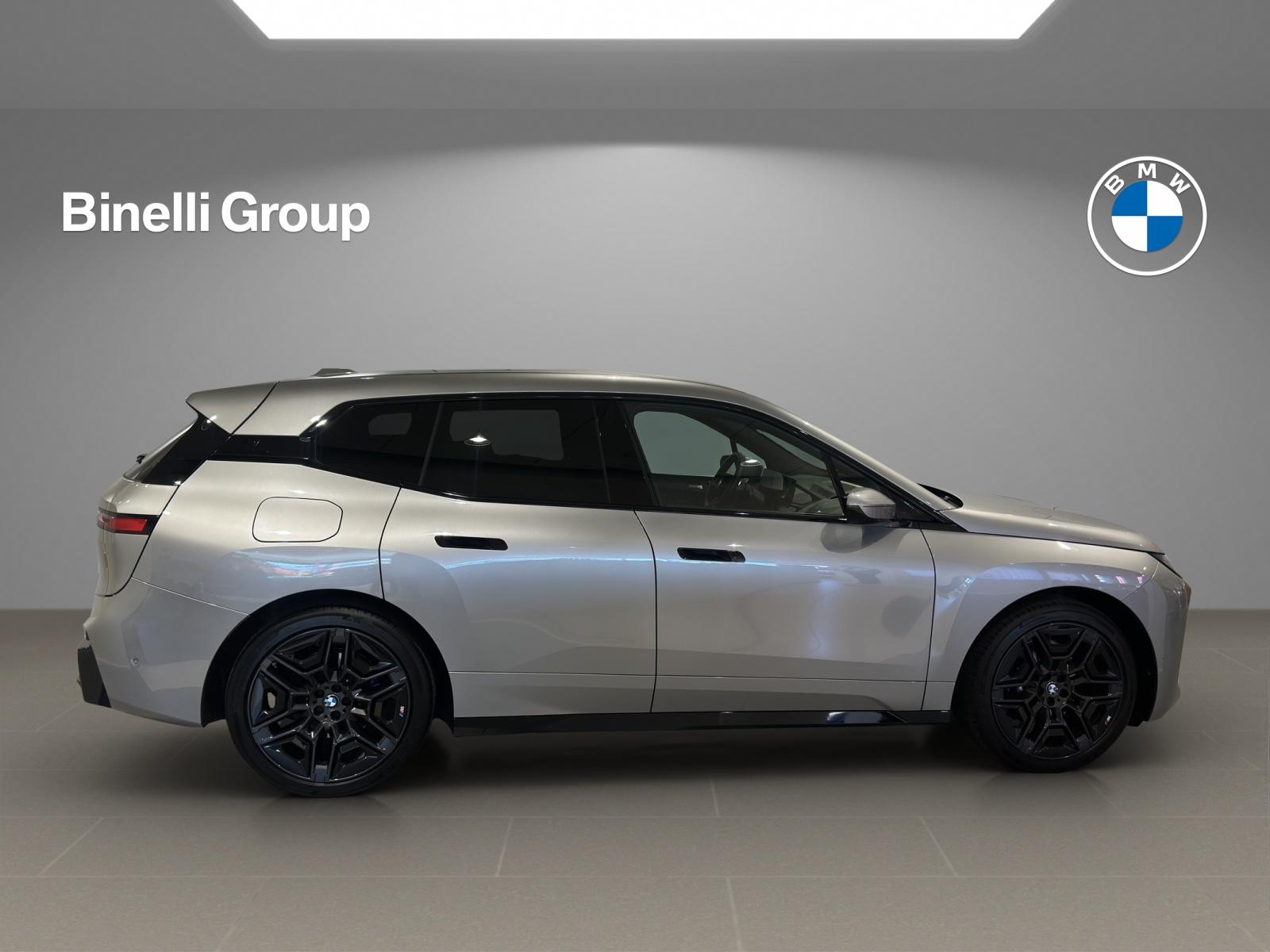 BMW iX xDrive60-image-16