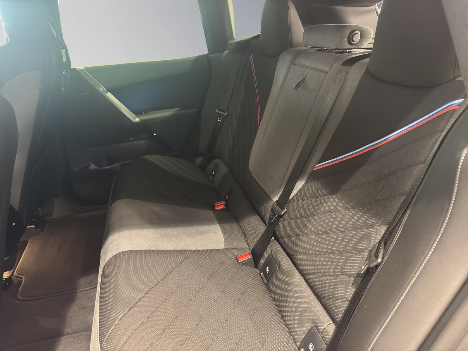 BMW iX xDrive60-image-7