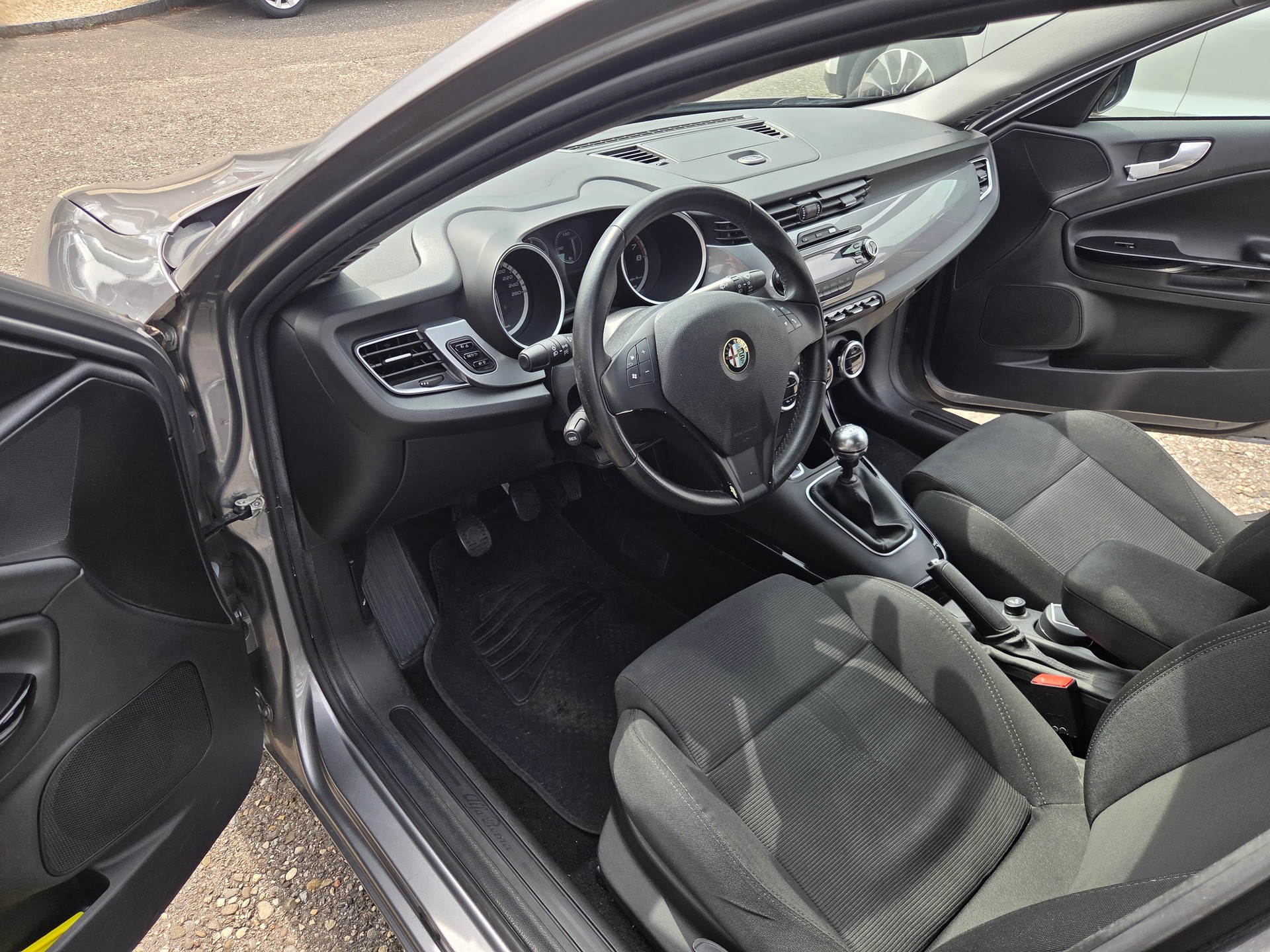 ALFA ROMEO Giulietta 1.4 T Distinctive-image-9