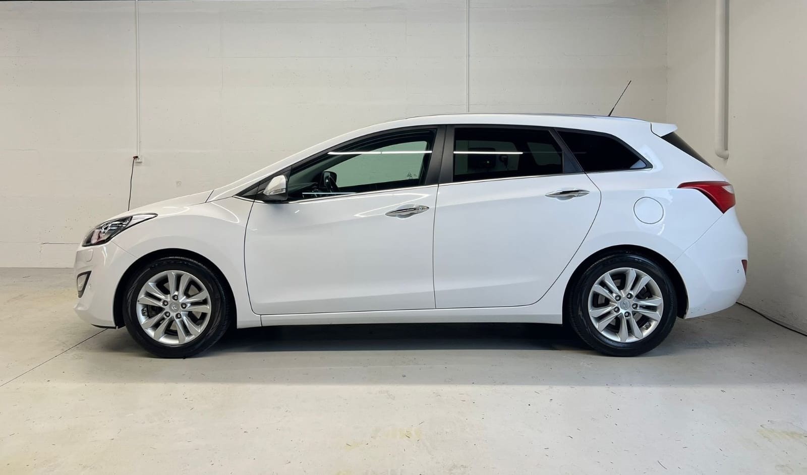 HYUNDAI i30 sw 1.6 GDi Go-image-8