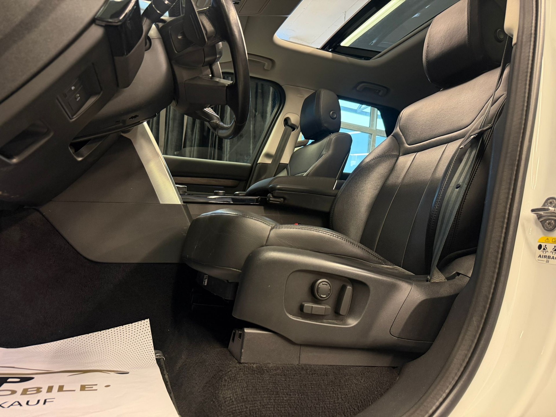 LAND ROVER Discovery 2.0 SD4 HSE Automatic-image-10