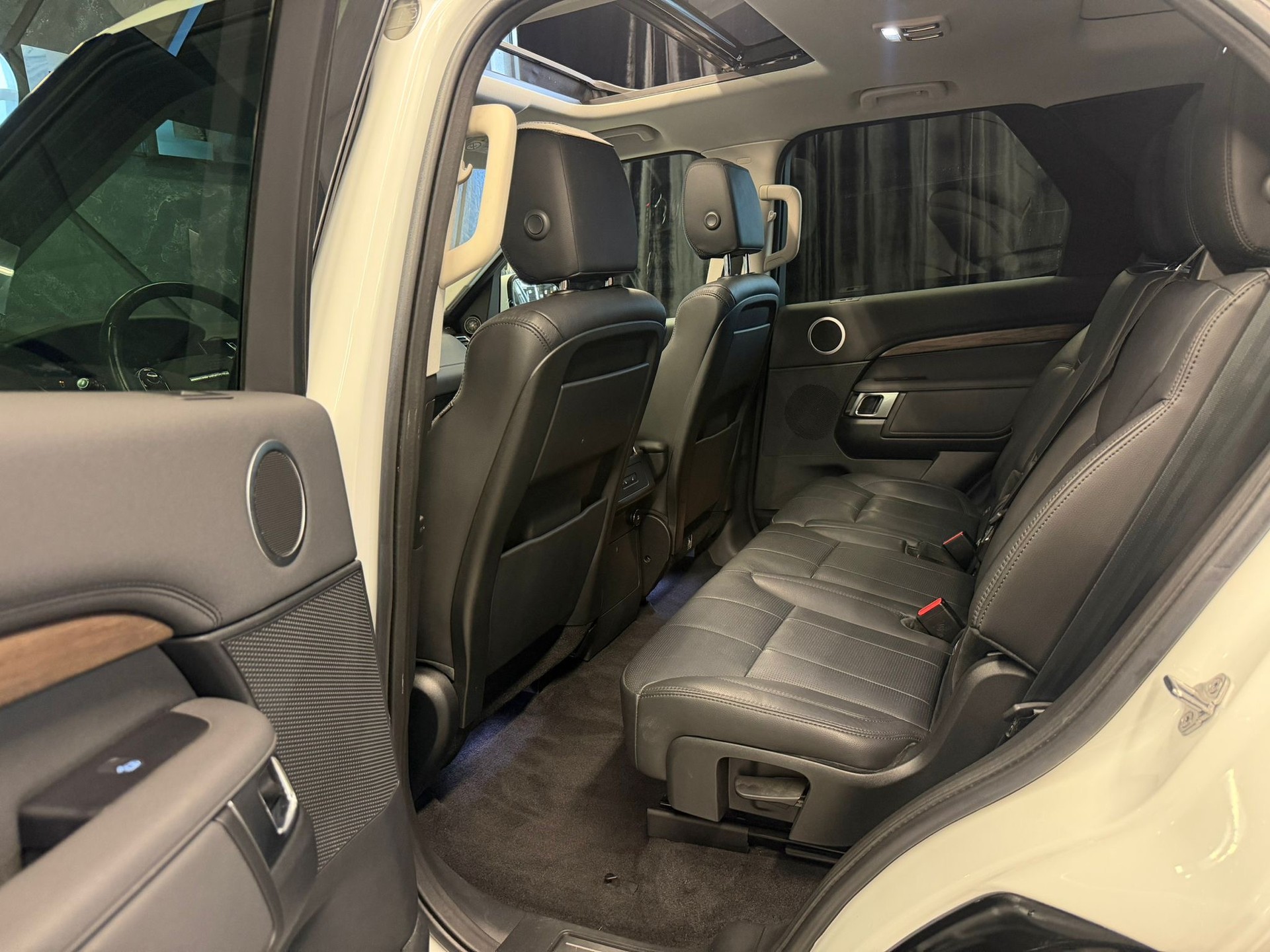 LAND ROVER Discovery 2.0 SD4 HSE Automatic-image-15