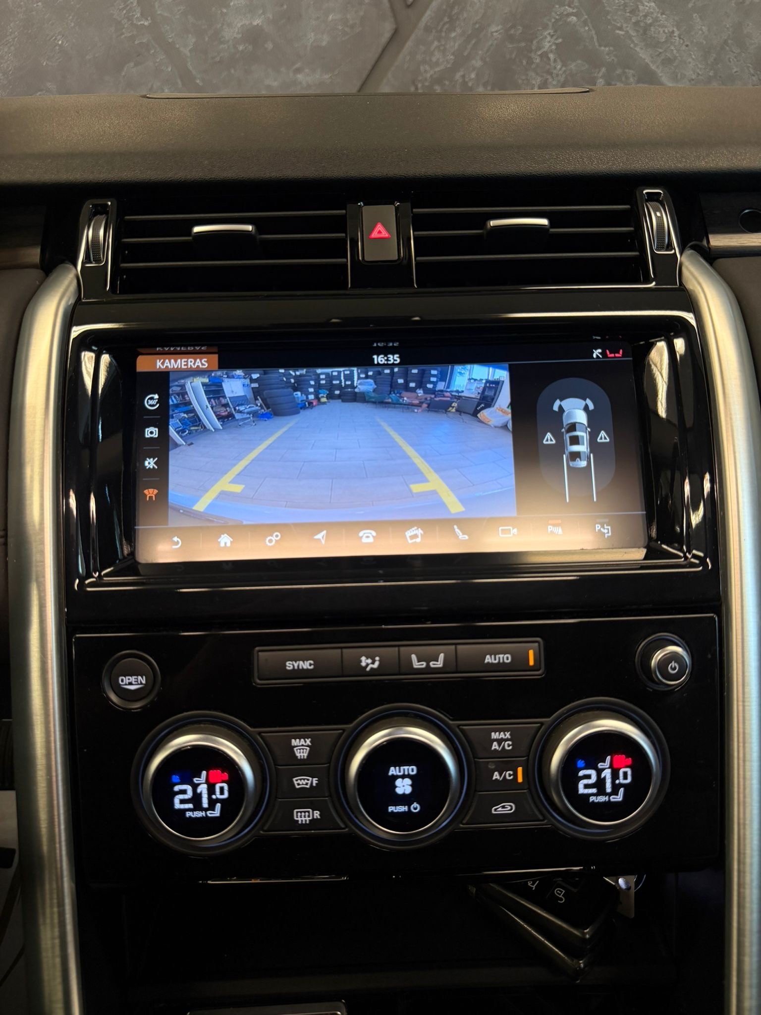 LAND ROVER Discovery 2.0 SD4 HSE Automatic-image-11