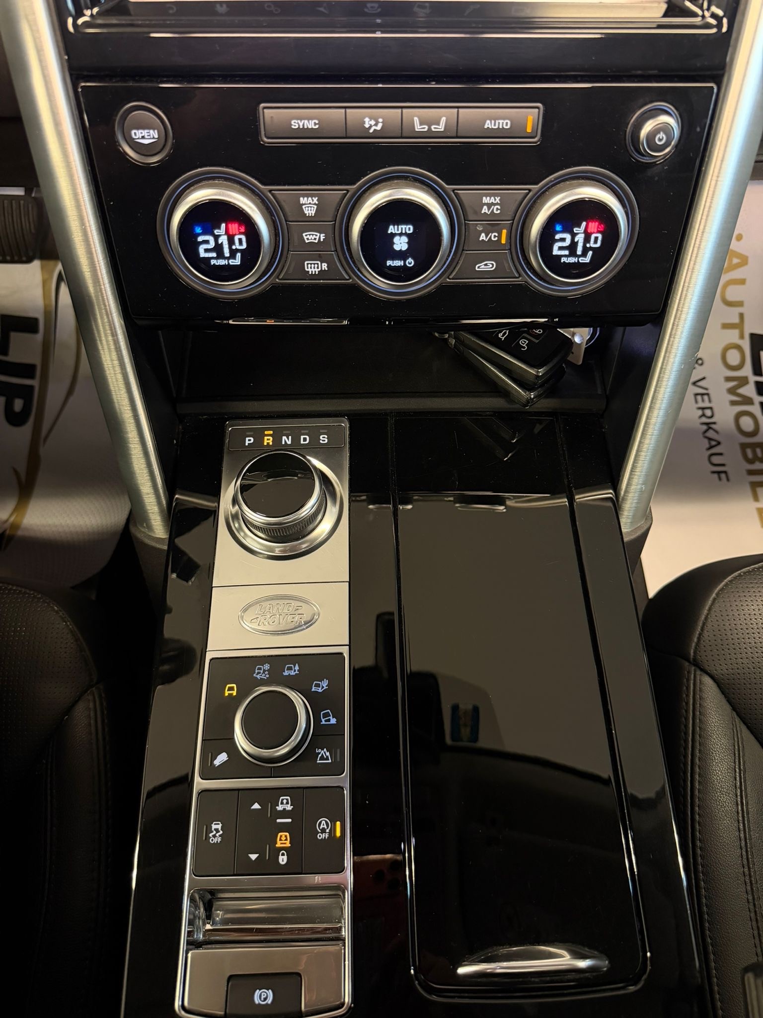 LAND ROVER Discovery 2.0 SD4 HSE Automatic-image-13