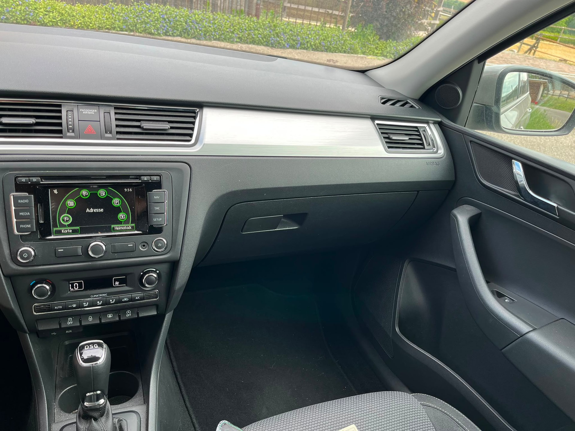 SKODA 1.4 TSI Elegance DSG-image-5