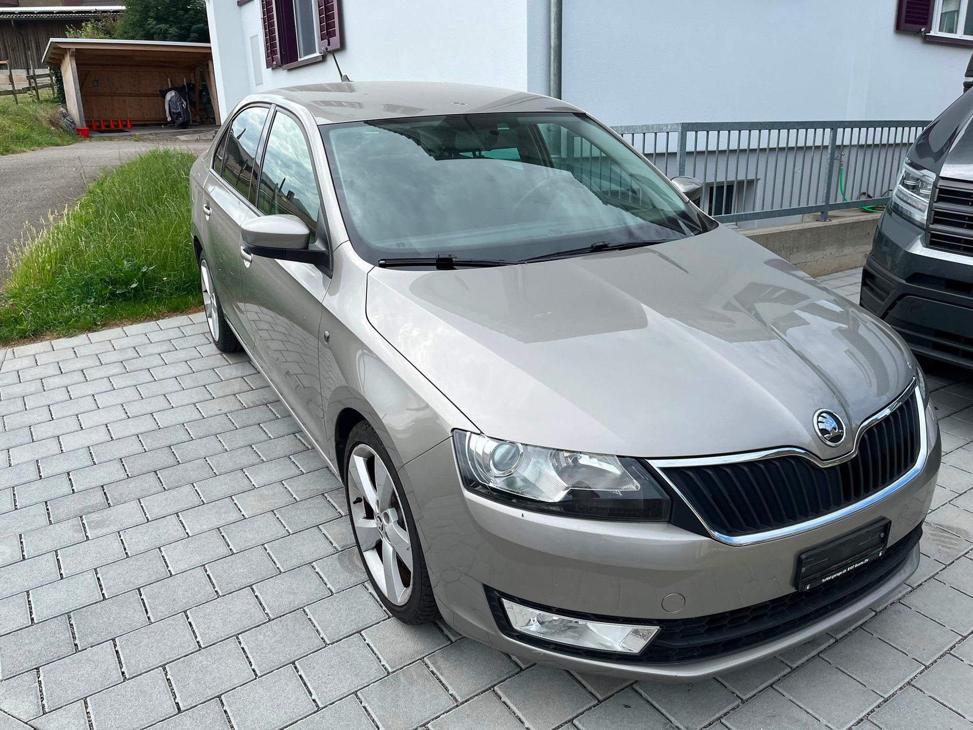 SKODA 1.4 TSI Elegance DSG-image-1