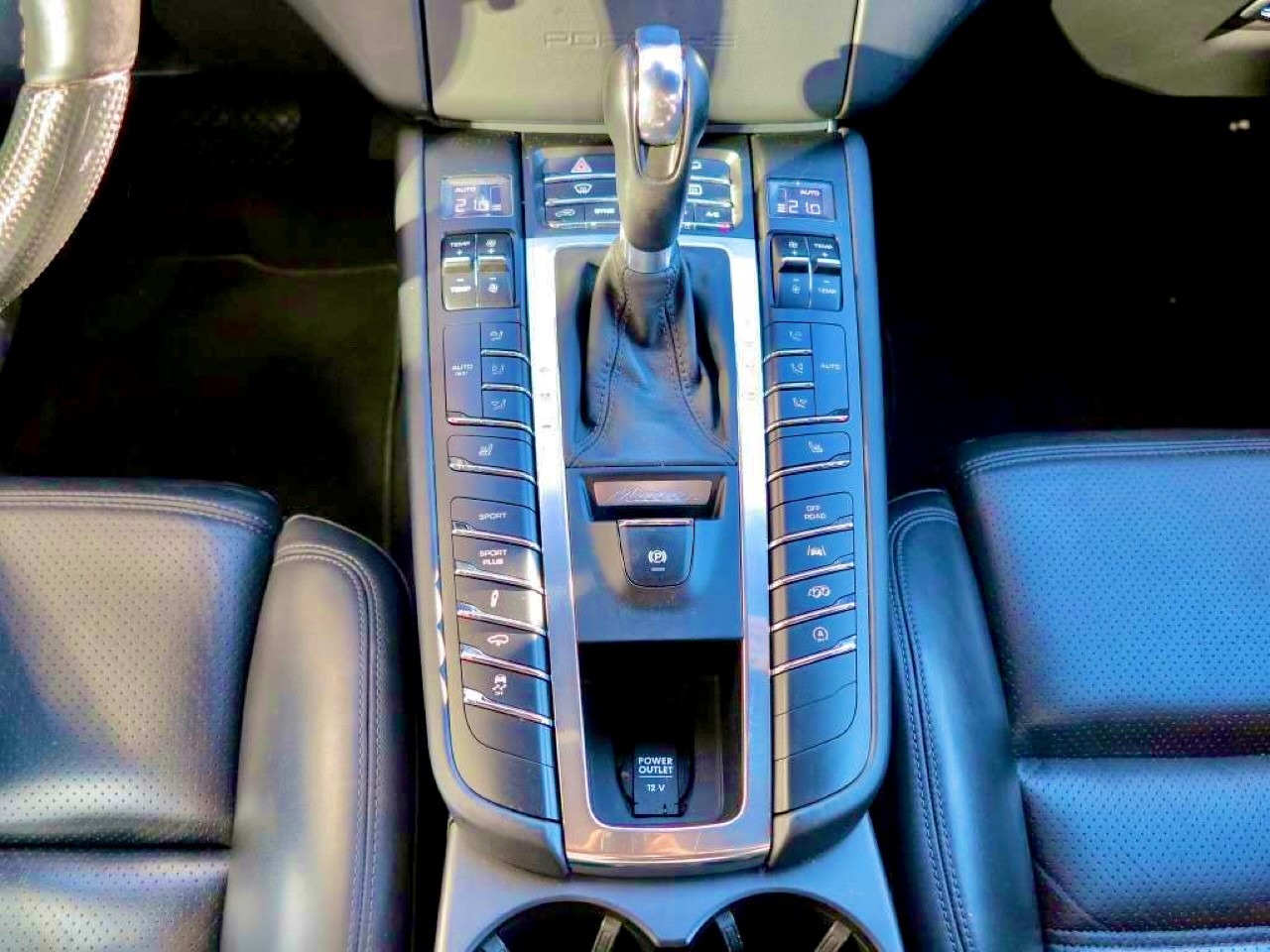 PORSCHE Macan Turbo-image-4