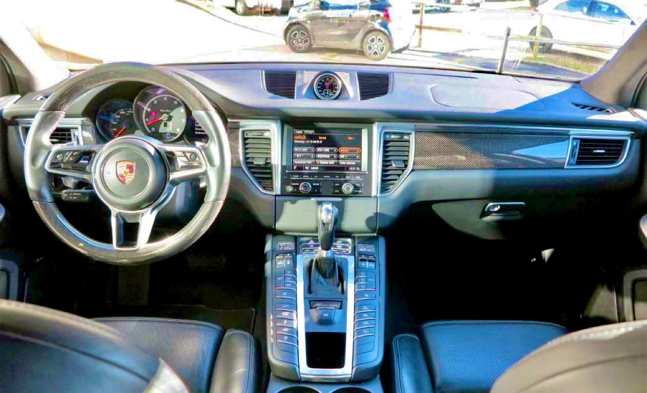 PORSCHE Macan Turbo-image-2