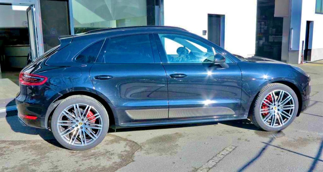 PORSCHE Macan Turbo-image-1