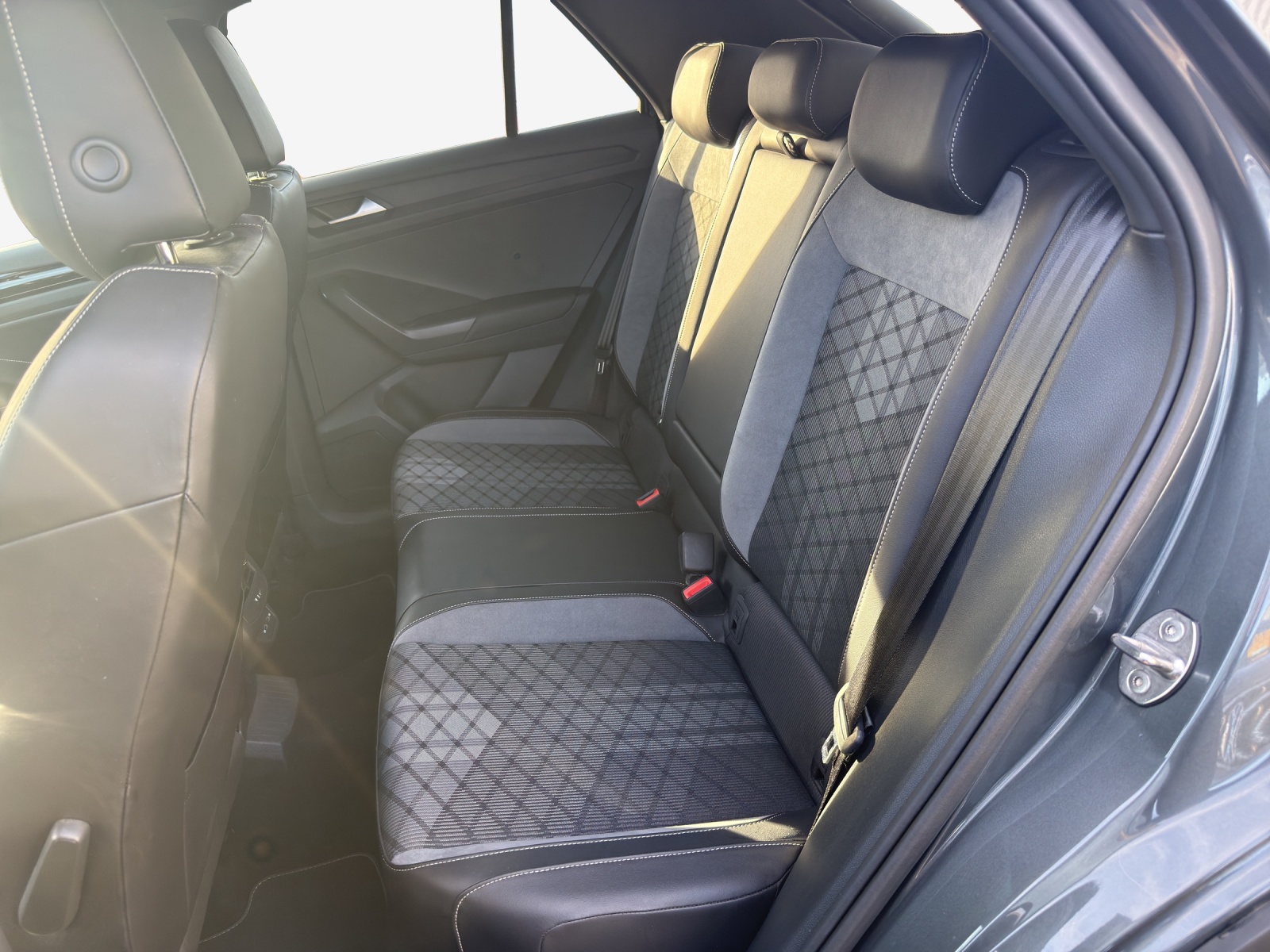 VW T-Roc 2.0 TSI R-Line DSG 4Motion-image-11