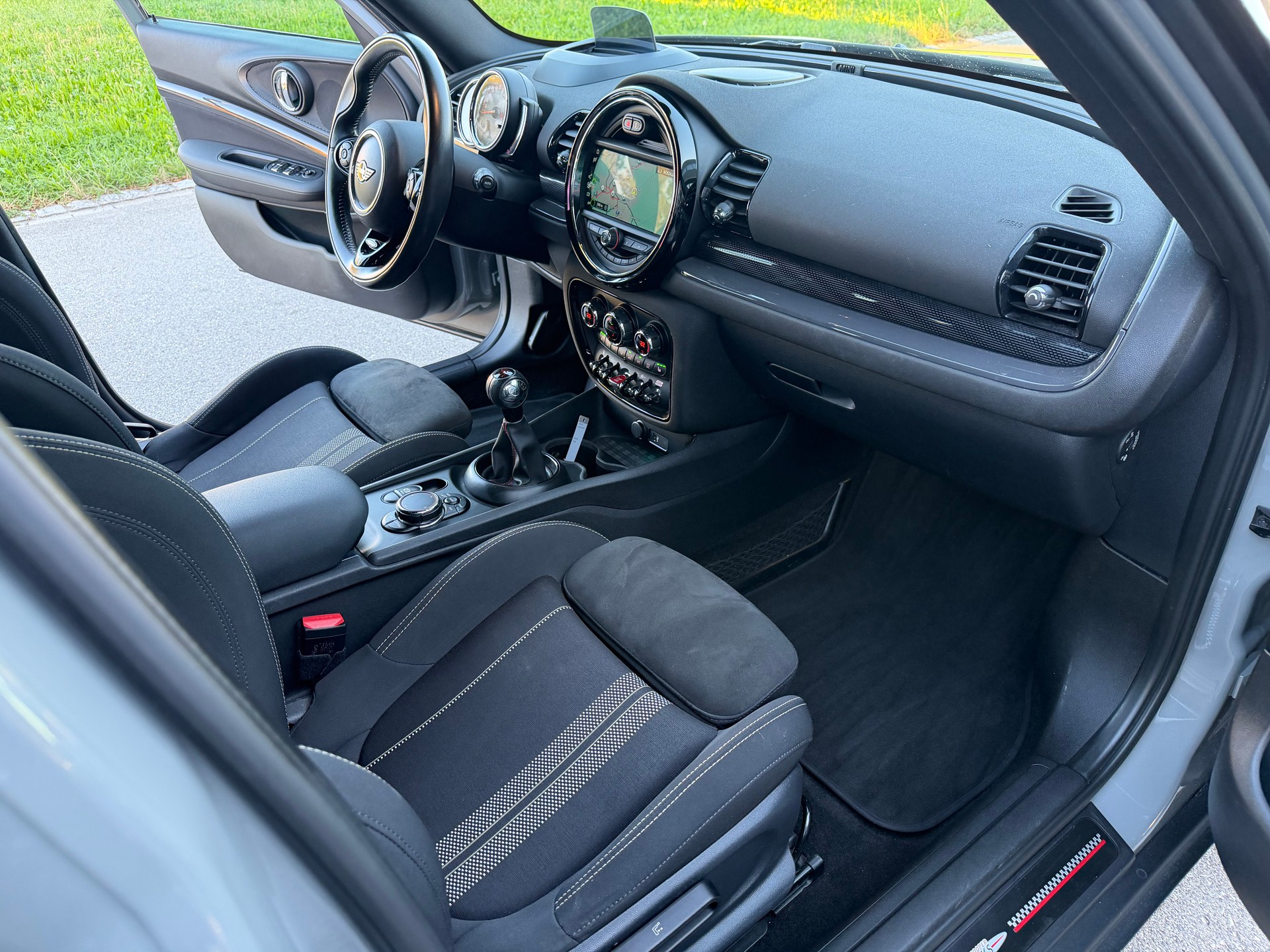 MINI Clubman Cooper S ALL4-image-12