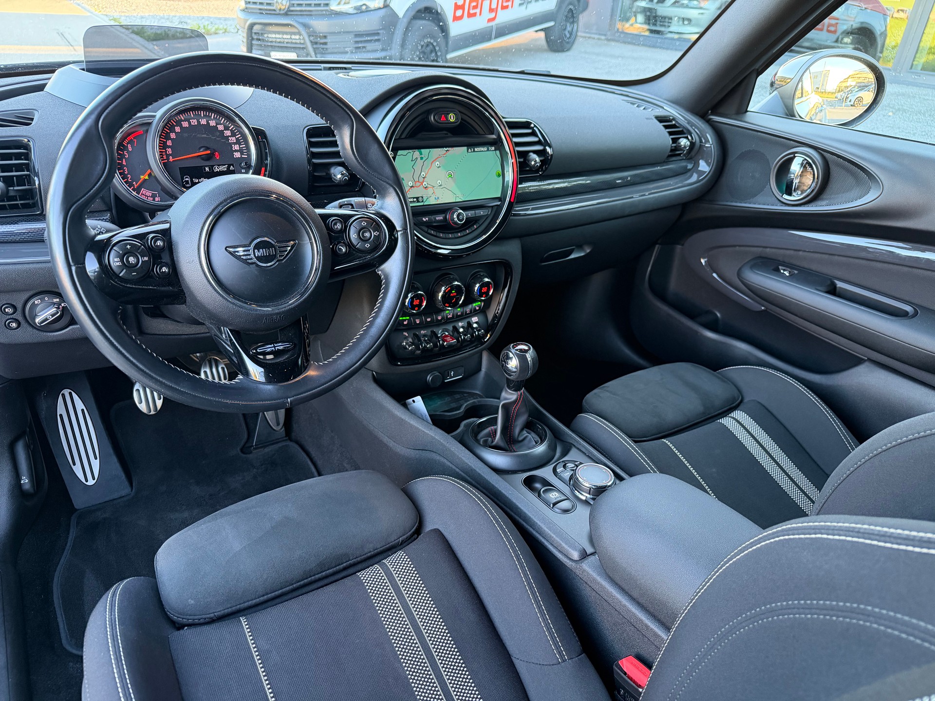 MINI Clubman Cooper S ALL4-image-8