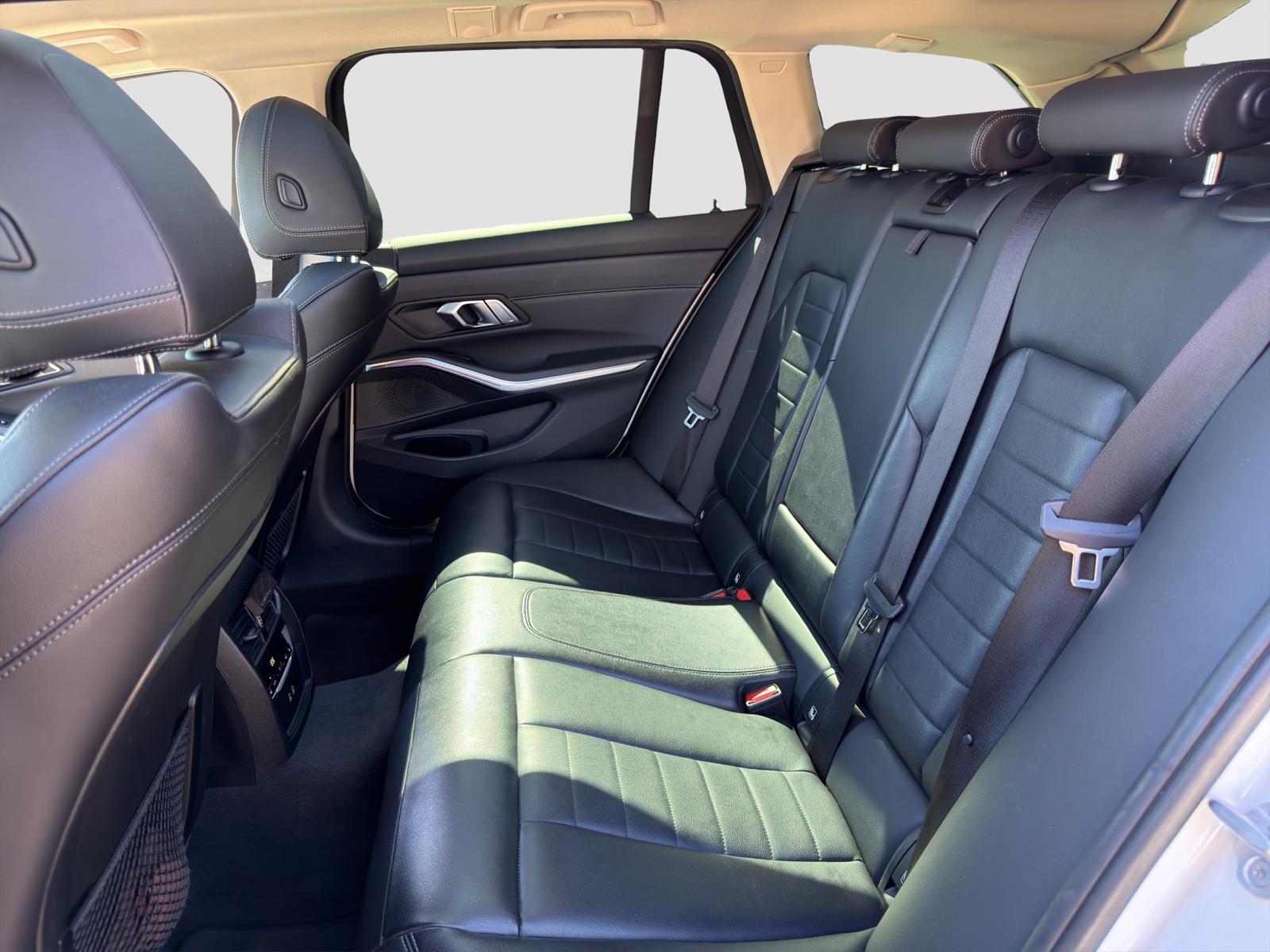 BMW 320d xDrive 48V Touring Luxury Line Steptronic-image-16